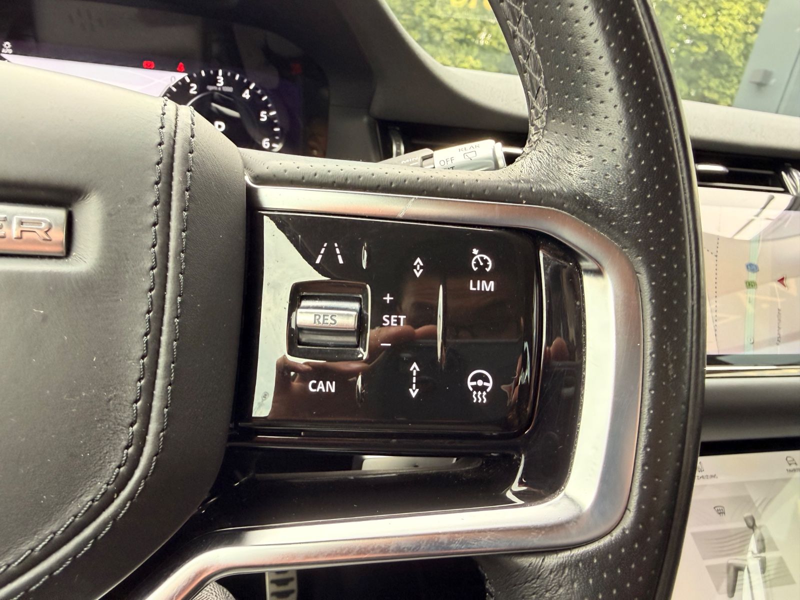 Fahrzeugabbildung Land Rover RANGE ROVER EVOQUE R-DYNAMIC HSE HYBRID*1.HAND*