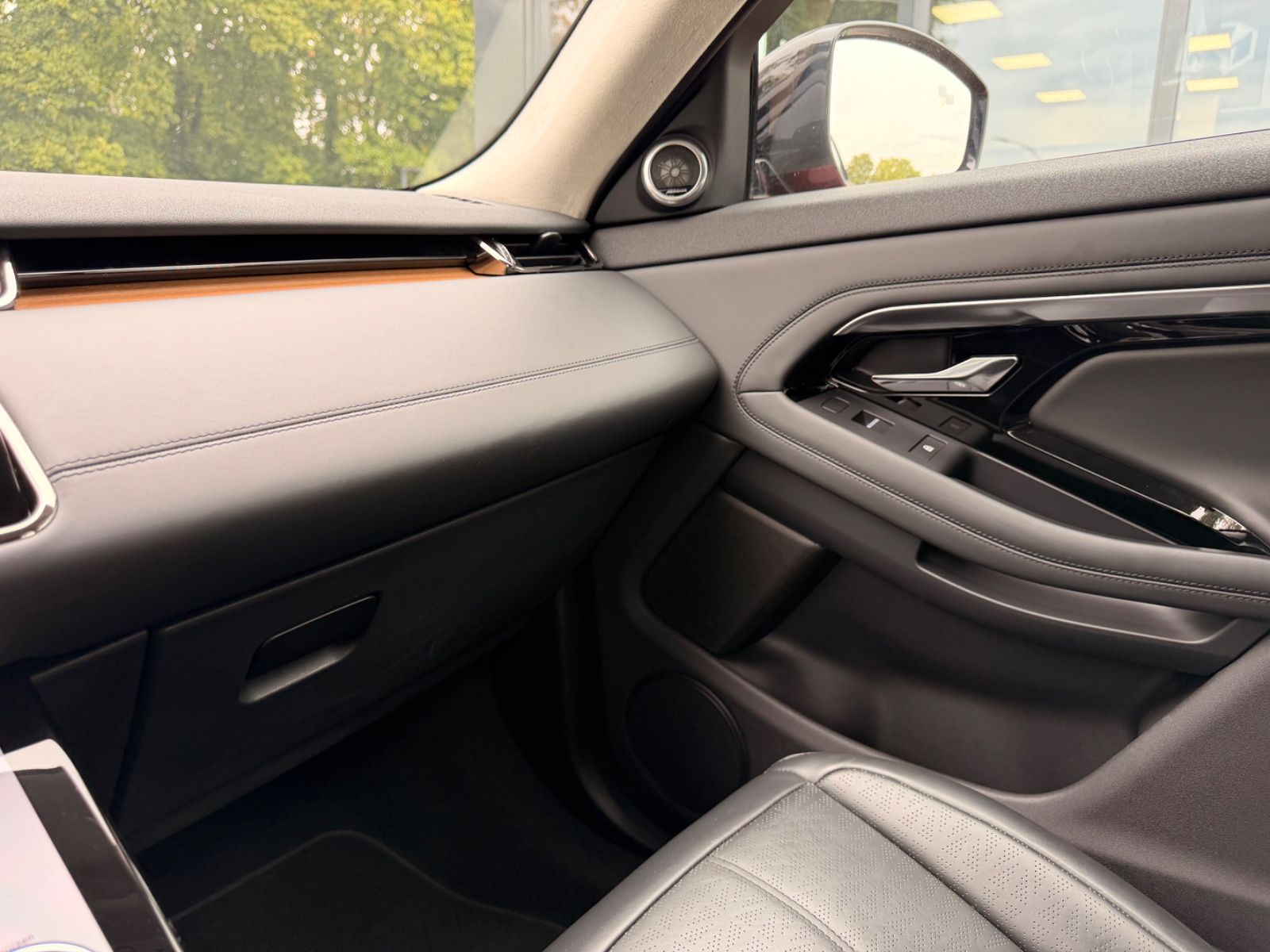 Fahrzeugabbildung Land Rover RANGE ROVER EVOQUE R-DYNAMIC HSE HYBRID*1.HAND*