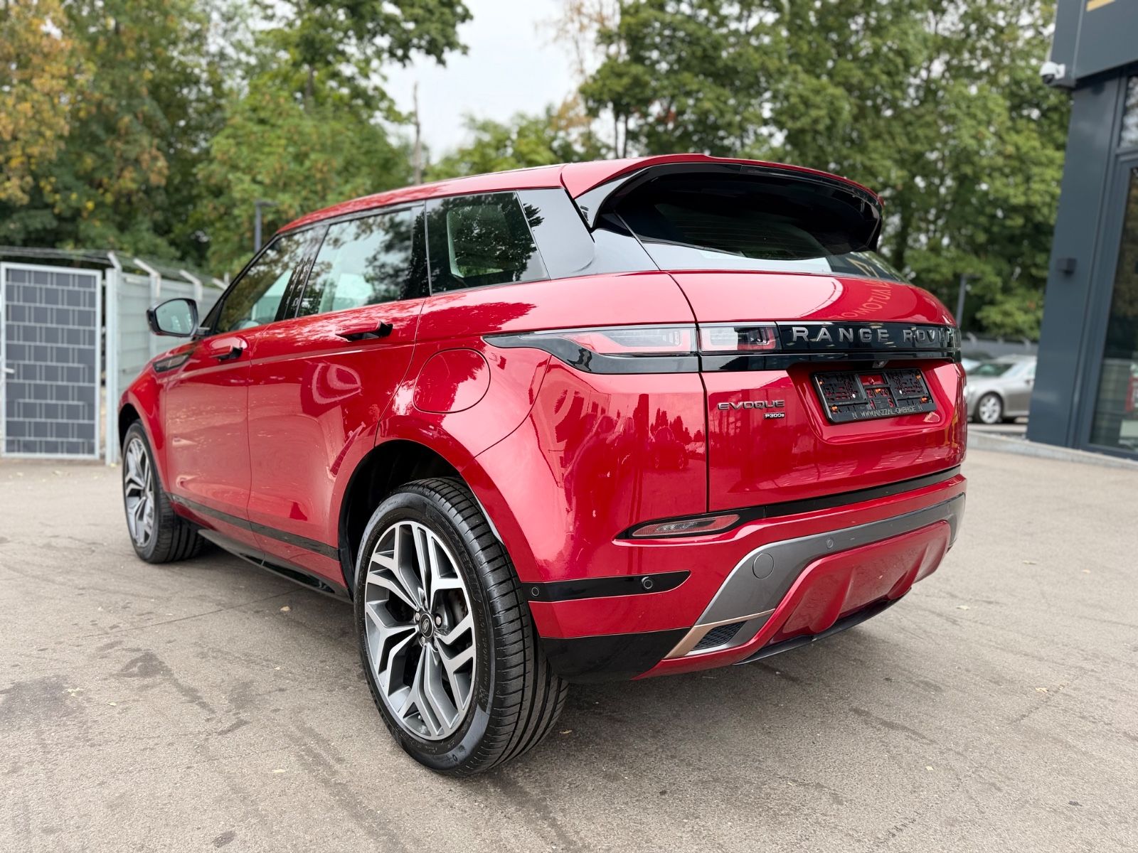 Fahrzeugabbildung Land Rover RANGE ROVER EVOQUE R-DYNAMIC HSE HYBRID*1.HAND*
