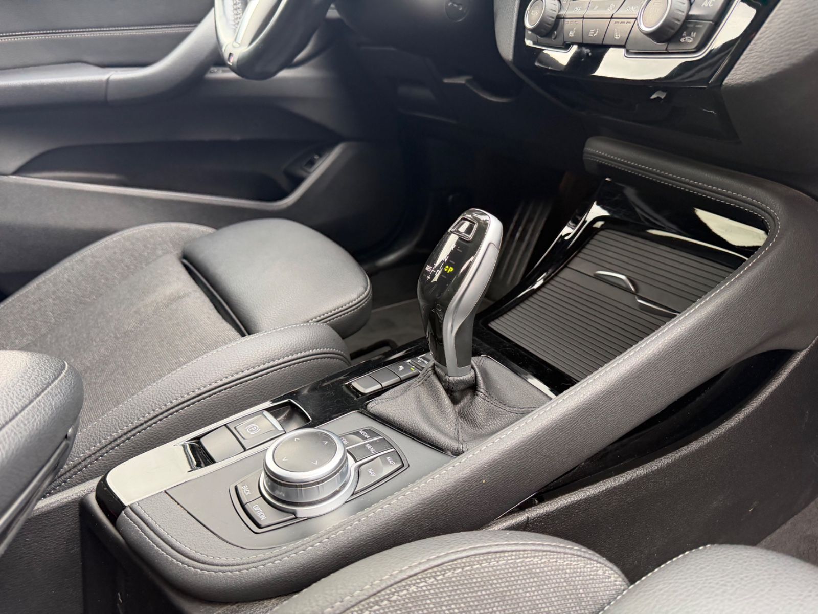 Fahrzeugabbildung BMW X1 SDRIVE 18i SPORT LINE *AUT*LED*NAVI*KAMERA*