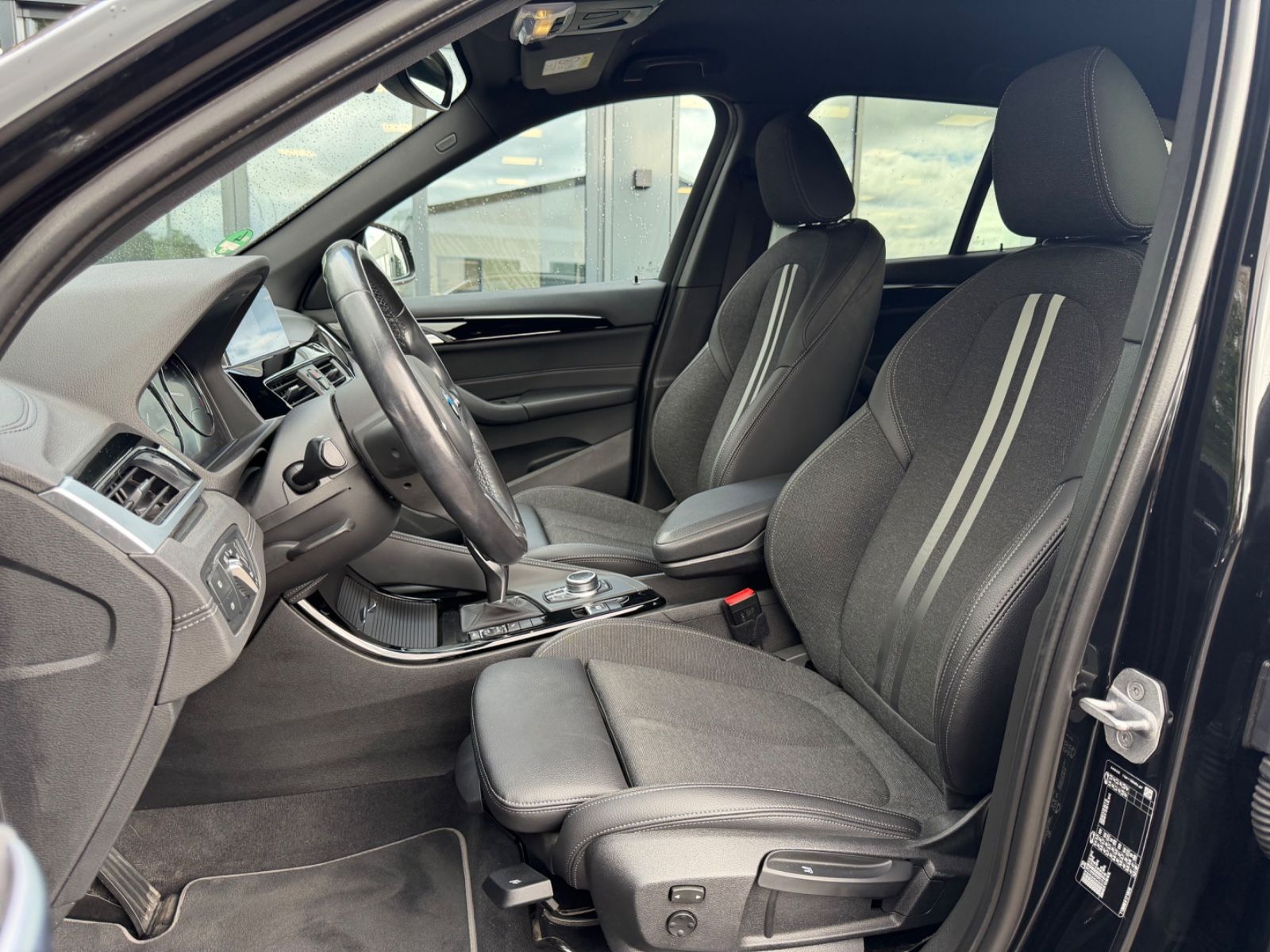 Fahrzeugabbildung BMW X1 SDRIVE 18i SPORT LINE *AUT*LED*NAVI*KAMERA*