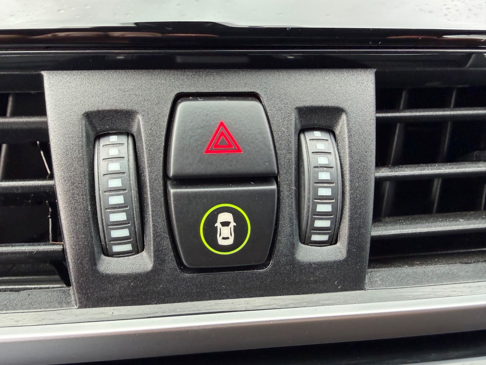 Fahrzeugabbildung BMW X1 SDRIVE 18i SPORT LINE *AUT*LED*NAVI*KAMERA*