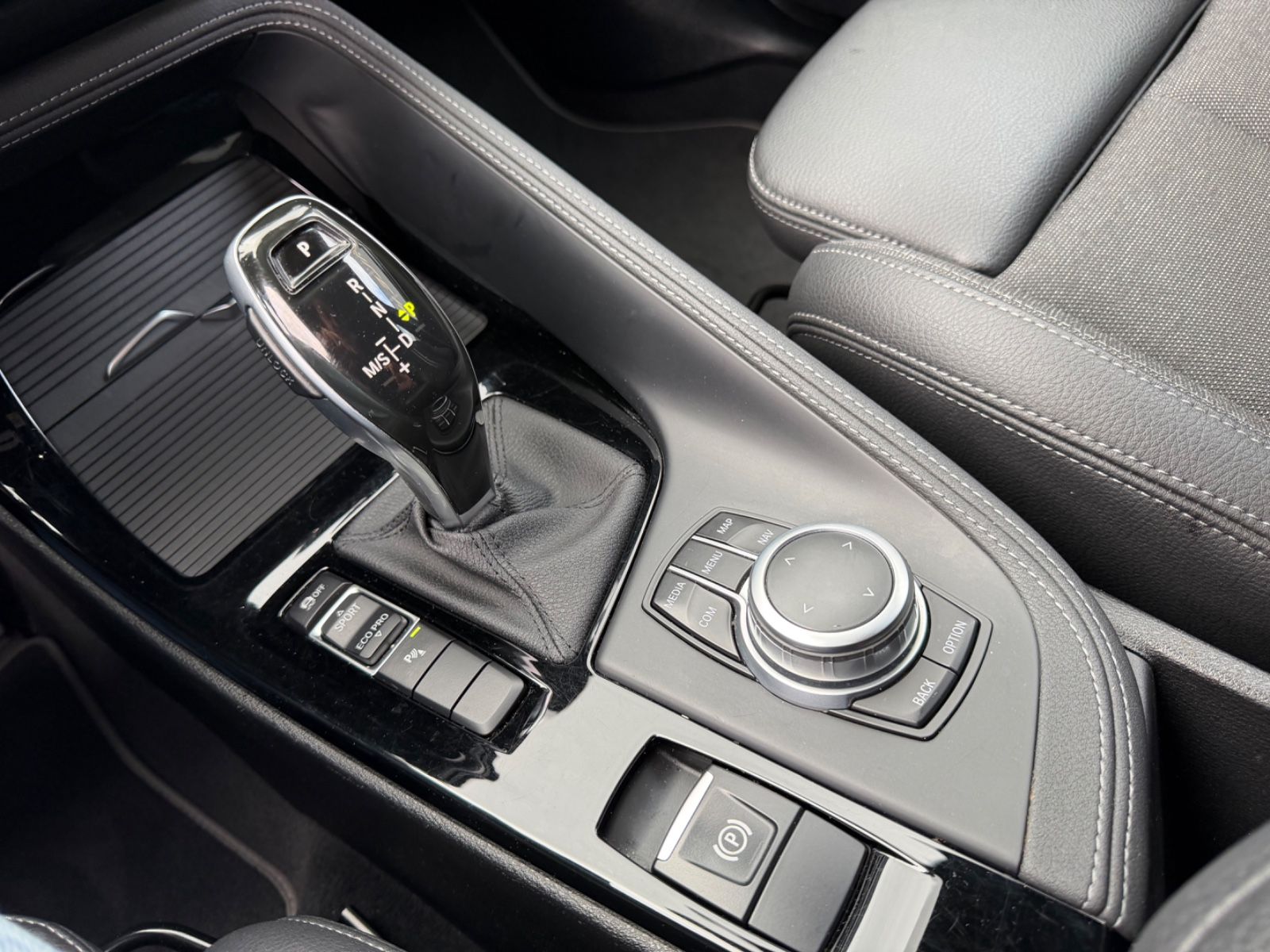 Fahrzeugabbildung BMW X1 SDRIVE 18i SPORT LINE *AUT*LED*NAVI*KAMERA*