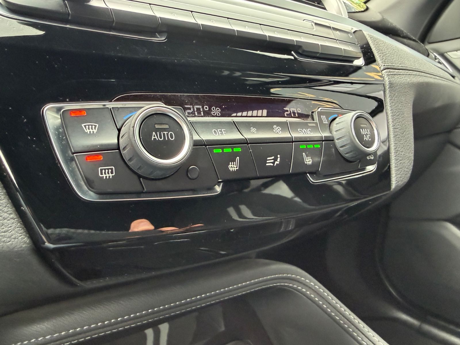 Fahrzeugabbildung BMW X1 SDRIVE 18i SPORT LINE *AUT*LED*NAVI*KAMERA*