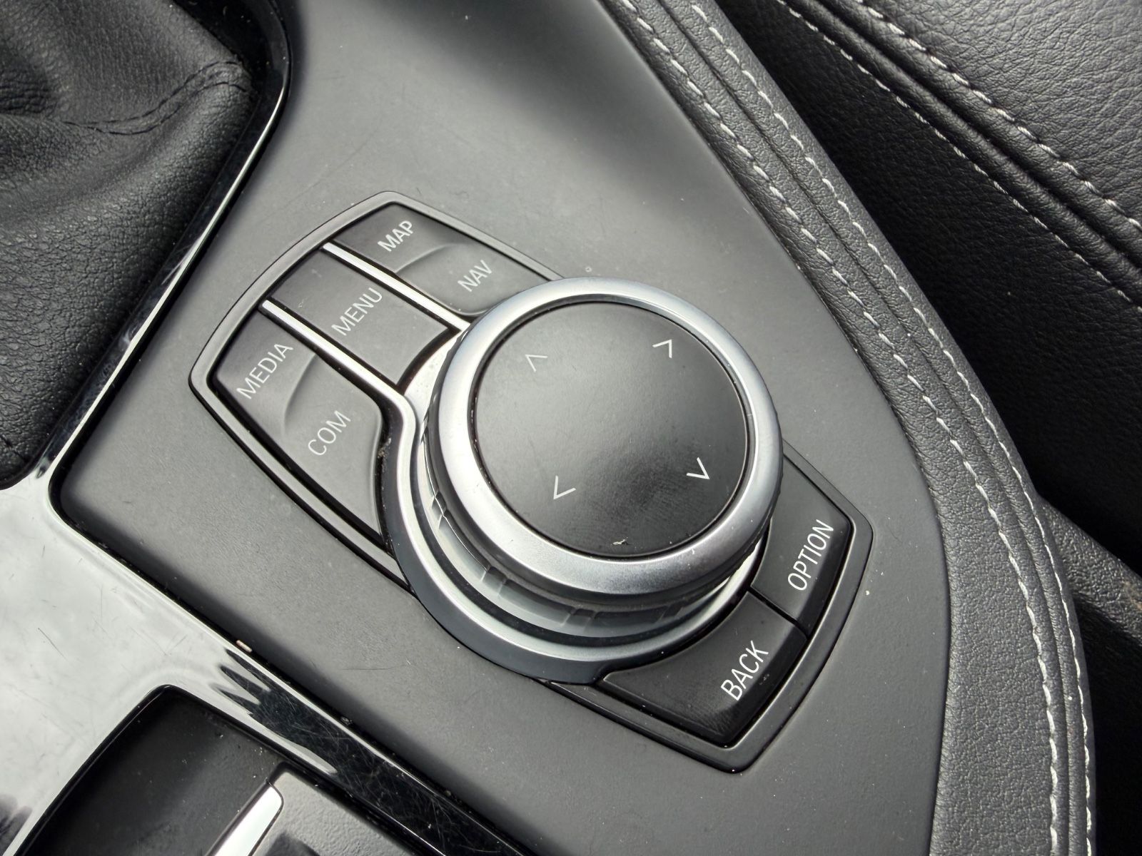 Fahrzeugabbildung BMW X1 SDRIVE 18i SPORT LINE *AUT*LED*NAVI*KAMERA*