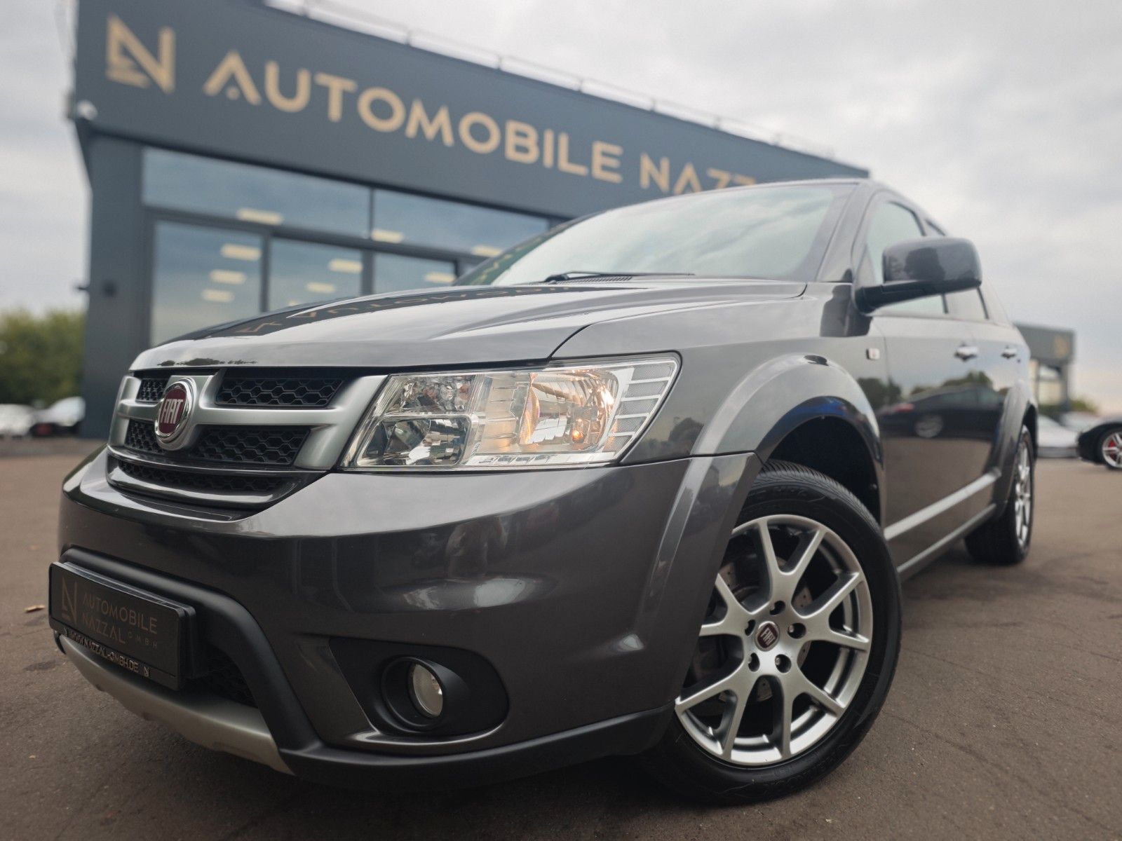 Fahrzeugabbildung Fiat FREEMONT LOUNGE AWD *2.HD*AUT*7 SITZE*NAVI*KAM*