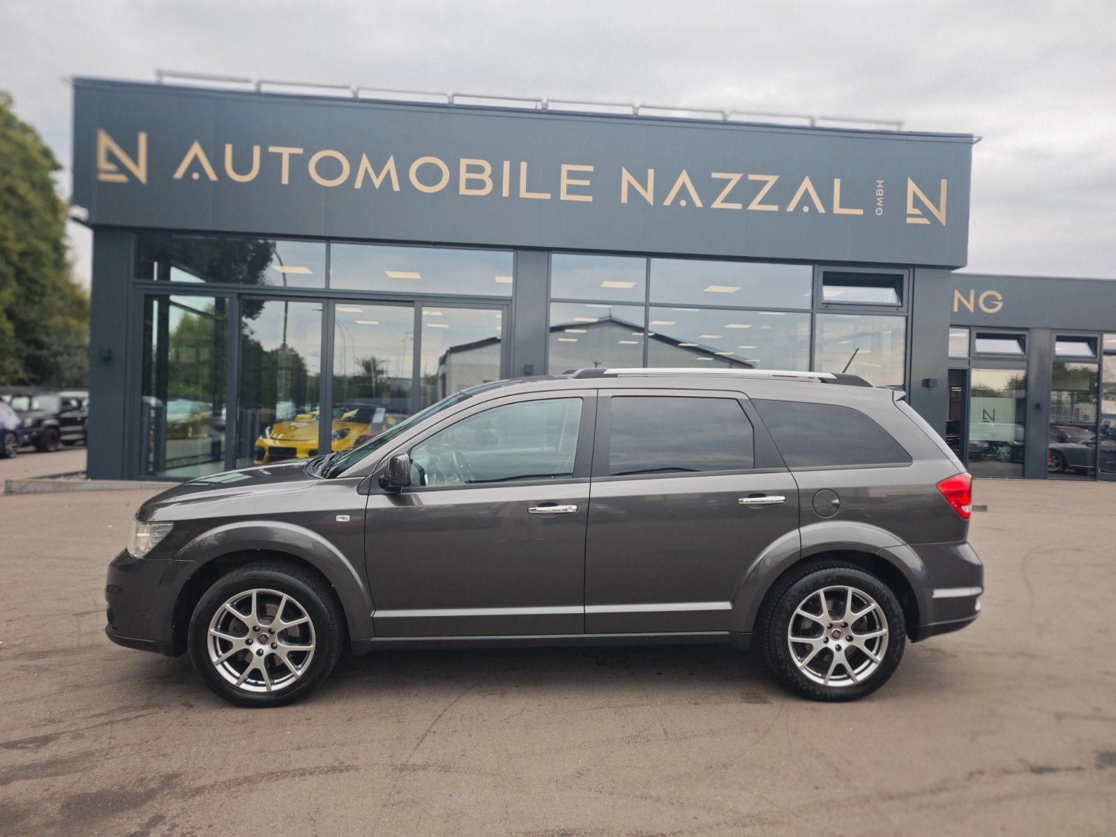 Fahrzeugabbildung Fiat FREEMONT LOUNGE AWD *2.HD*AUT*7 SITZE*NAVI*KAM*