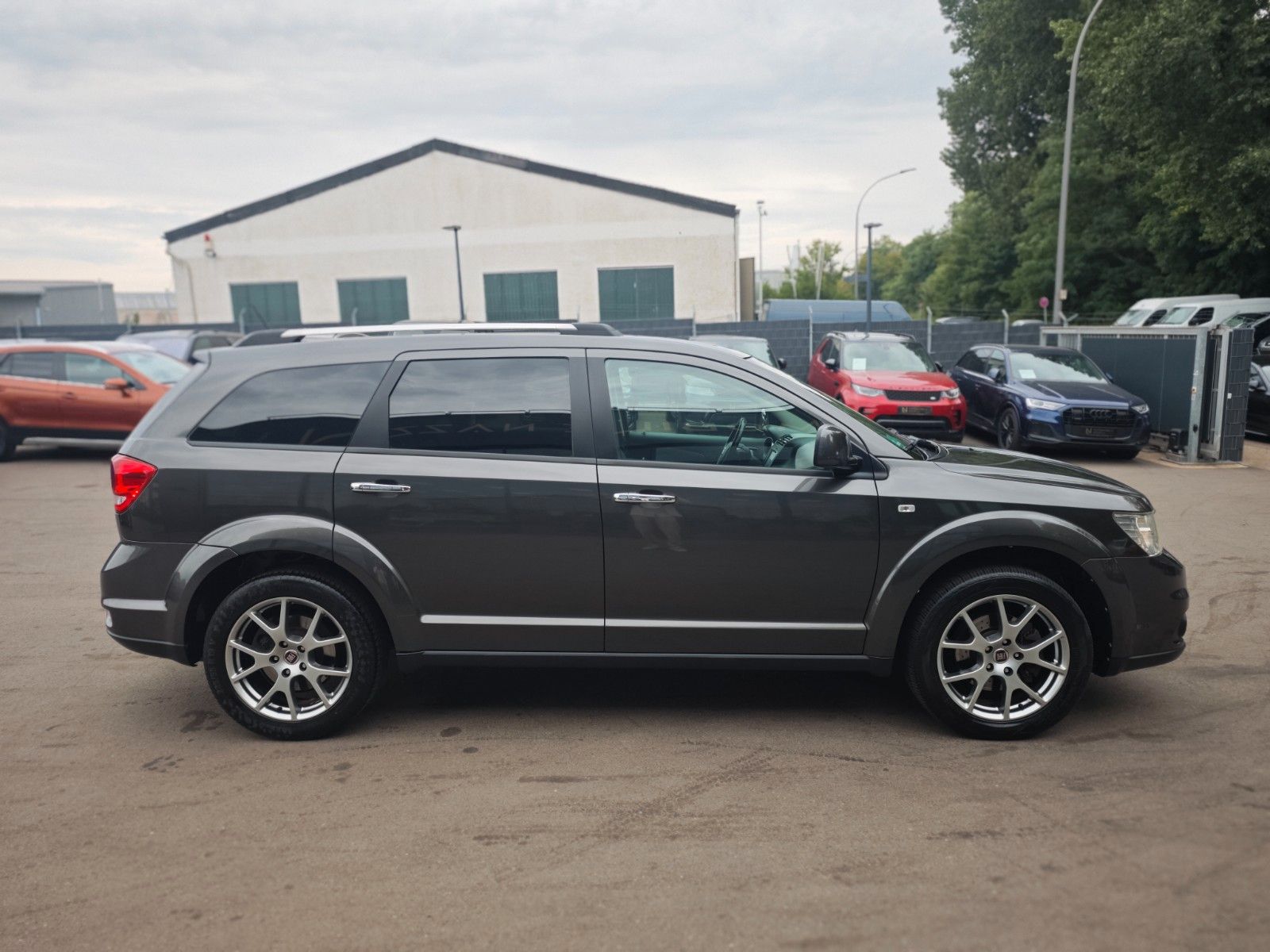 Fahrzeugabbildung Fiat FREEMONT LOUNGE AWD *2.HD*AUT*7 SITZE*NAVI*KAM*