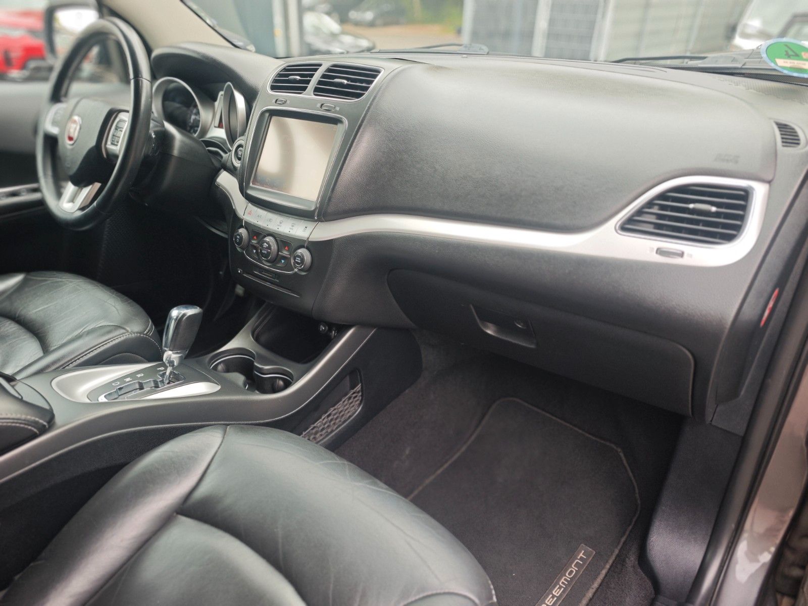 Fahrzeugabbildung Fiat FREEMONT LOUNGE AWD *2.HD*AUT*7 SITZE*NAVI*KAM*