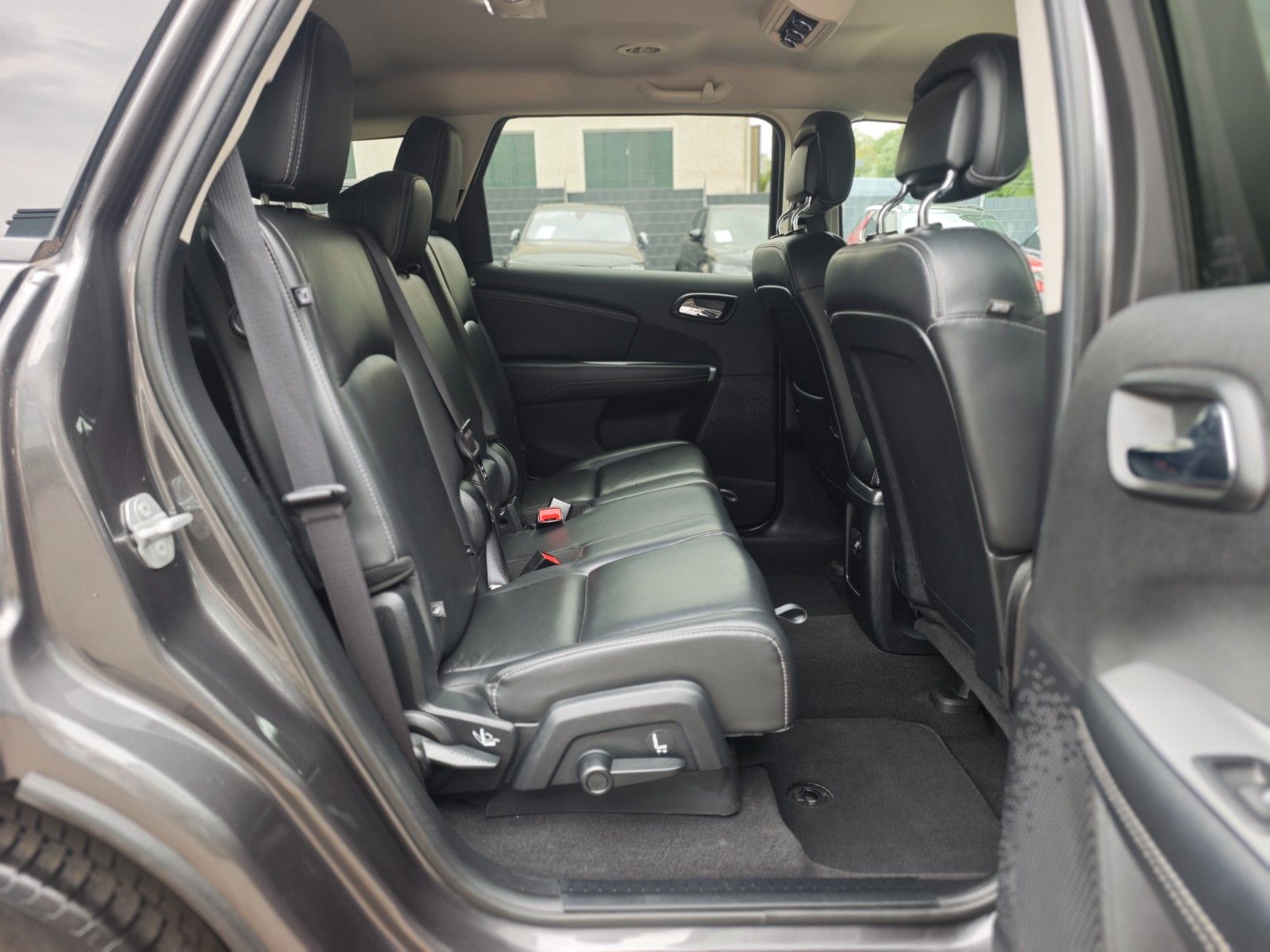 Fahrzeugabbildung Fiat FREEMONT LOUNGE AWD *2.HD*AUT*7 SITZE*NAVI*KAM*