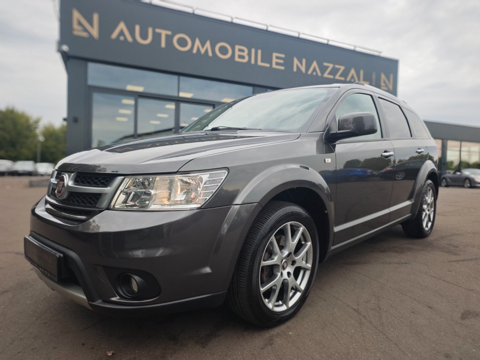 Fahrzeugabbildung Fiat FREEMONT LOUNGE AWD *2.HD*AUT*7 SITZE*NAVI*KAM*