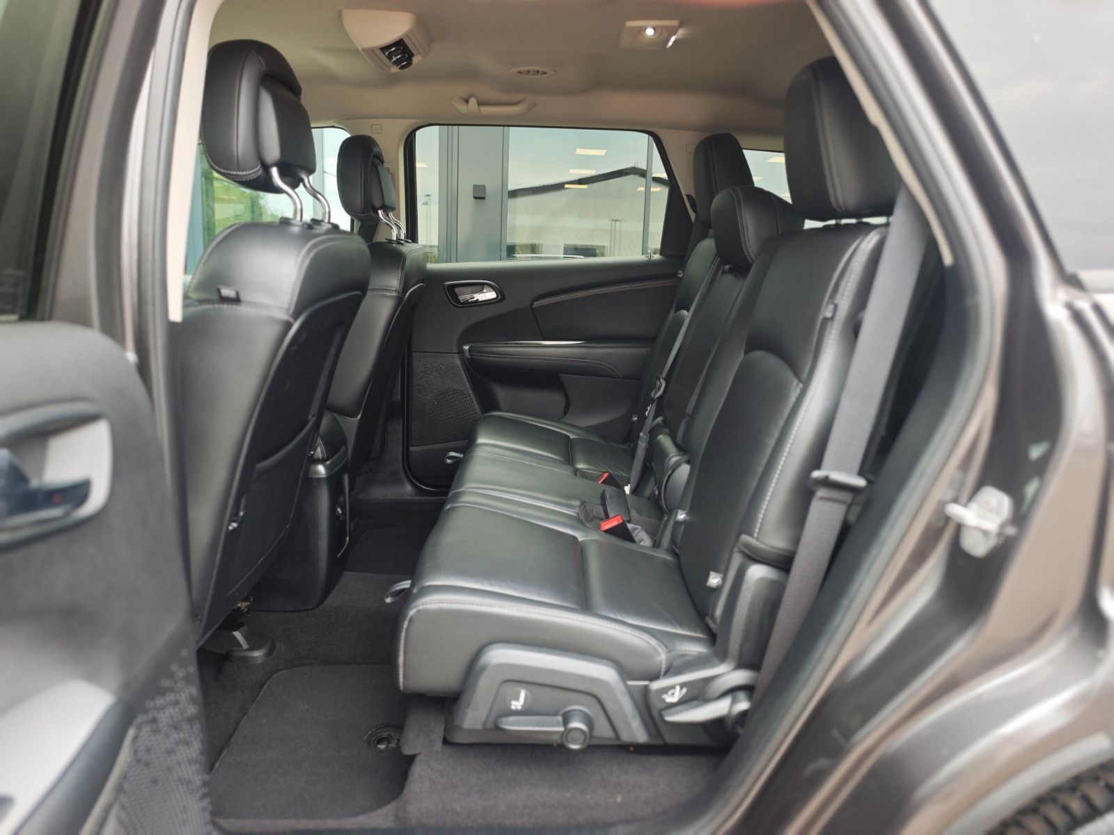 Fahrzeugabbildung Fiat FREEMONT LOUNGE AWD *2.HD*AUT*7 SITZE*NAVI*KAM*