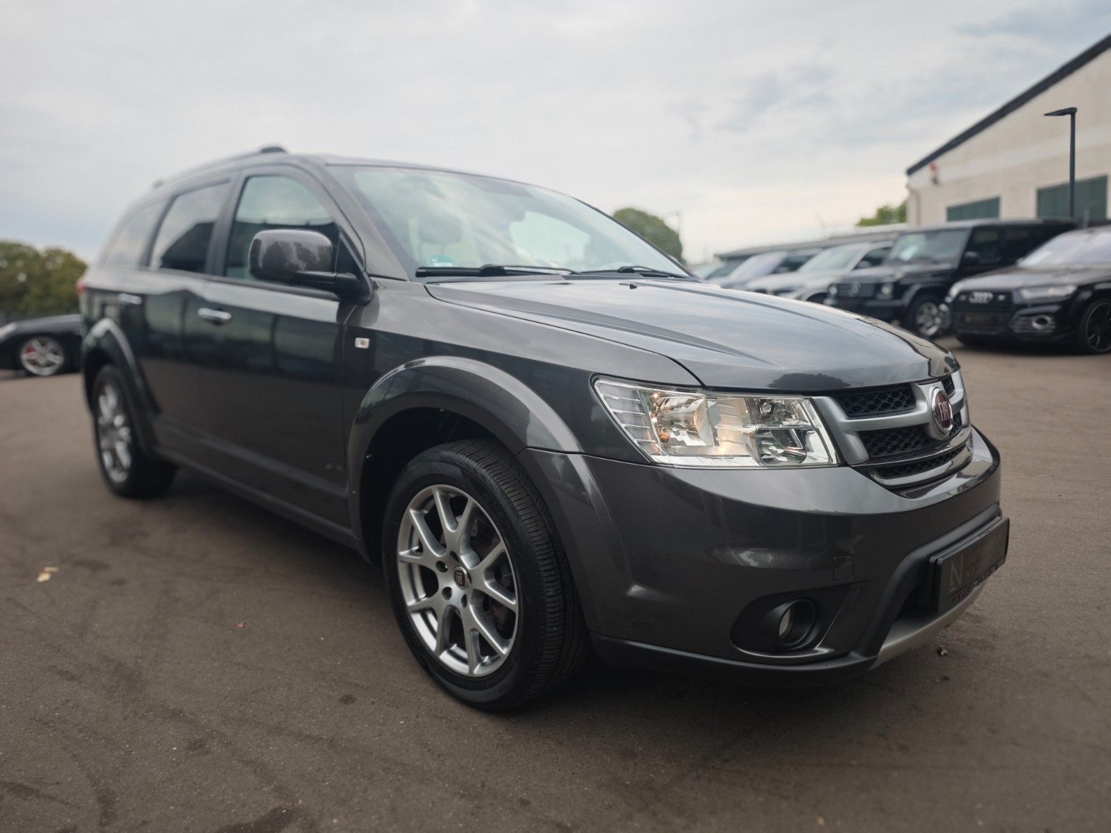 Fahrzeugabbildung Fiat FREEMONT LOUNGE AWD *2.HD*AUT*7 SITZE*NAVI*KAM*