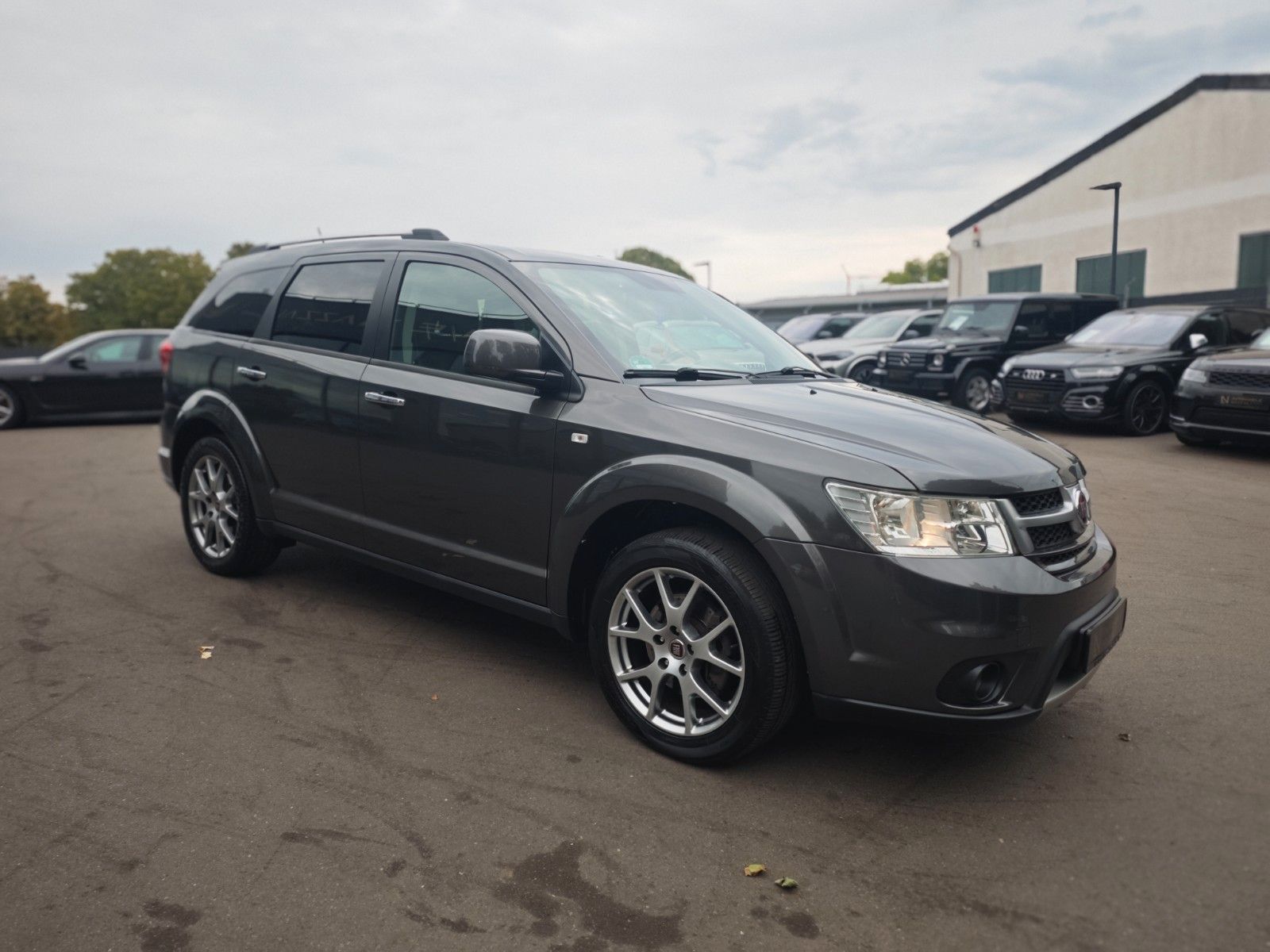 Fahrzeugabbildung Fiat FREEMONT LOUNGE AWD *2.HD*AUT*7 SITZE*NAVI*KAM*