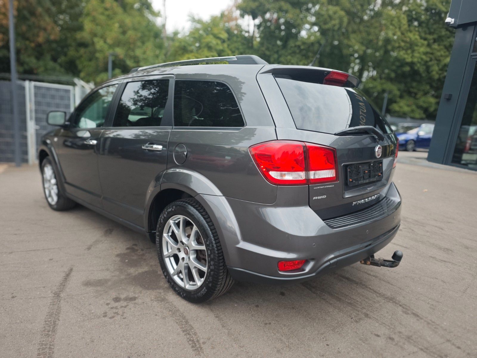 Fahrzeugabbildung Fiat FREEMONT LOUNGE AWD *2.HD*AUT*7 SITZE*NAVI*KAM*
