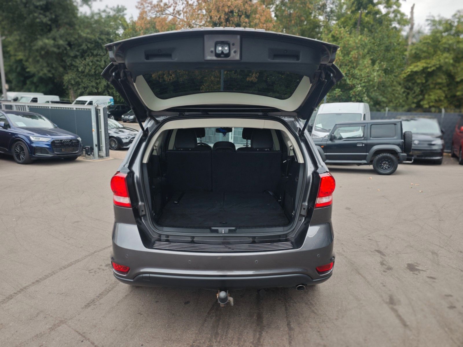 Fahrzeugabbildung Fiat FREEMONT LOUNGE AWD *2.HD*AUT*7 SITZE*NAVI*KAM*