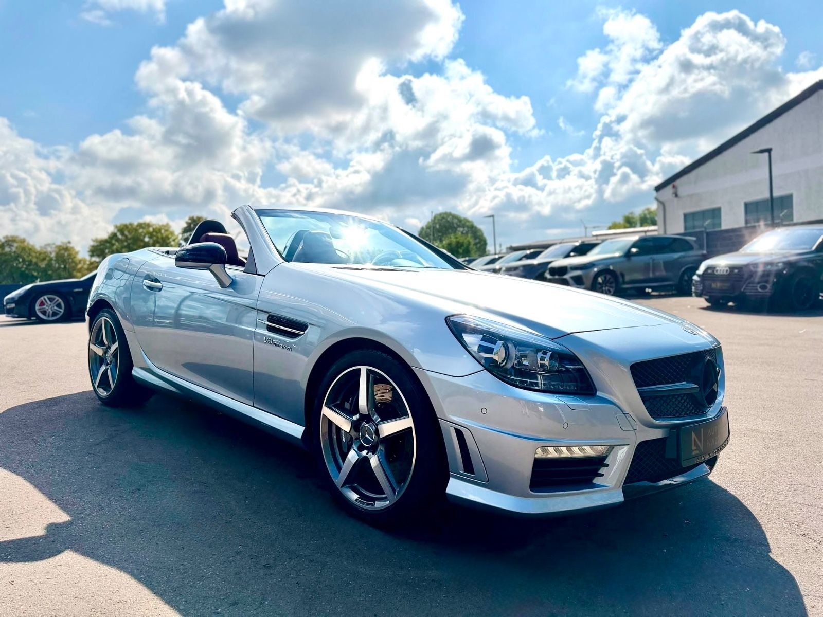 Fahrzeugabbildung Mercedes-Benz SLK 55 AMG MAGIC-SKY*AIRSCARF*BI-XENON+ILS*NAVI*