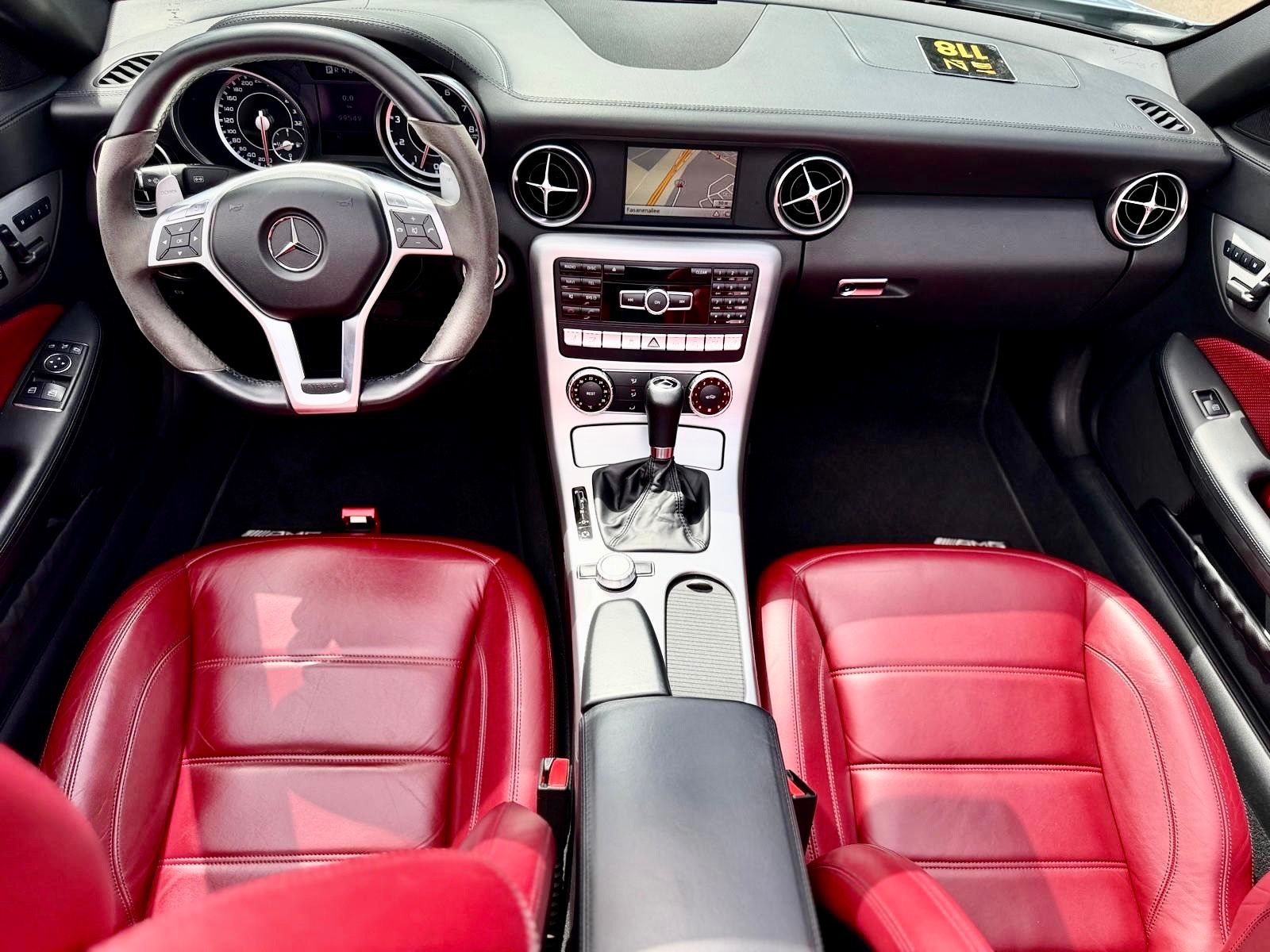 Fahrzeugabbildung Mercedes-Benz SLK 55 AMG MAGIC-SKY*AIRSCARF*BI-XENON+ILS*NAVI*