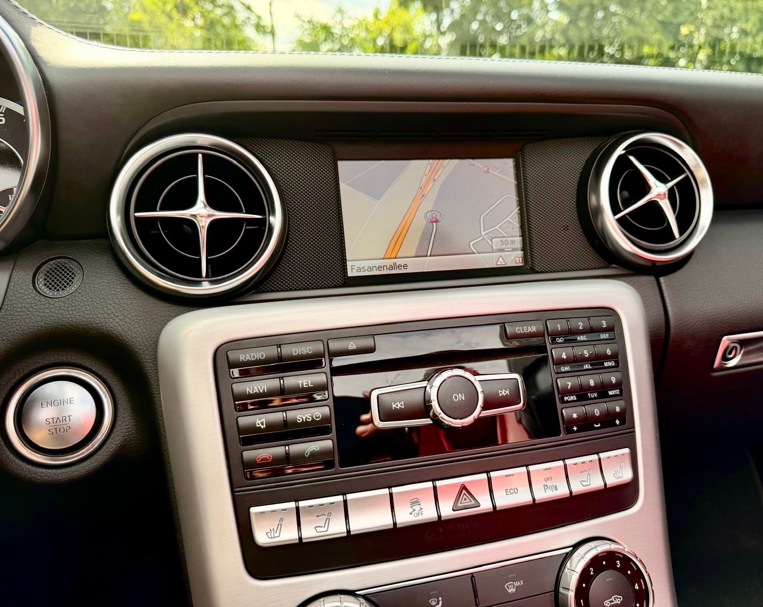 Fahrzeugabbildung Mercedes-Benz SLK 55 AMG MAGIC-SKY*AIRSCARF*BI-XENON+ILS*NAVI*