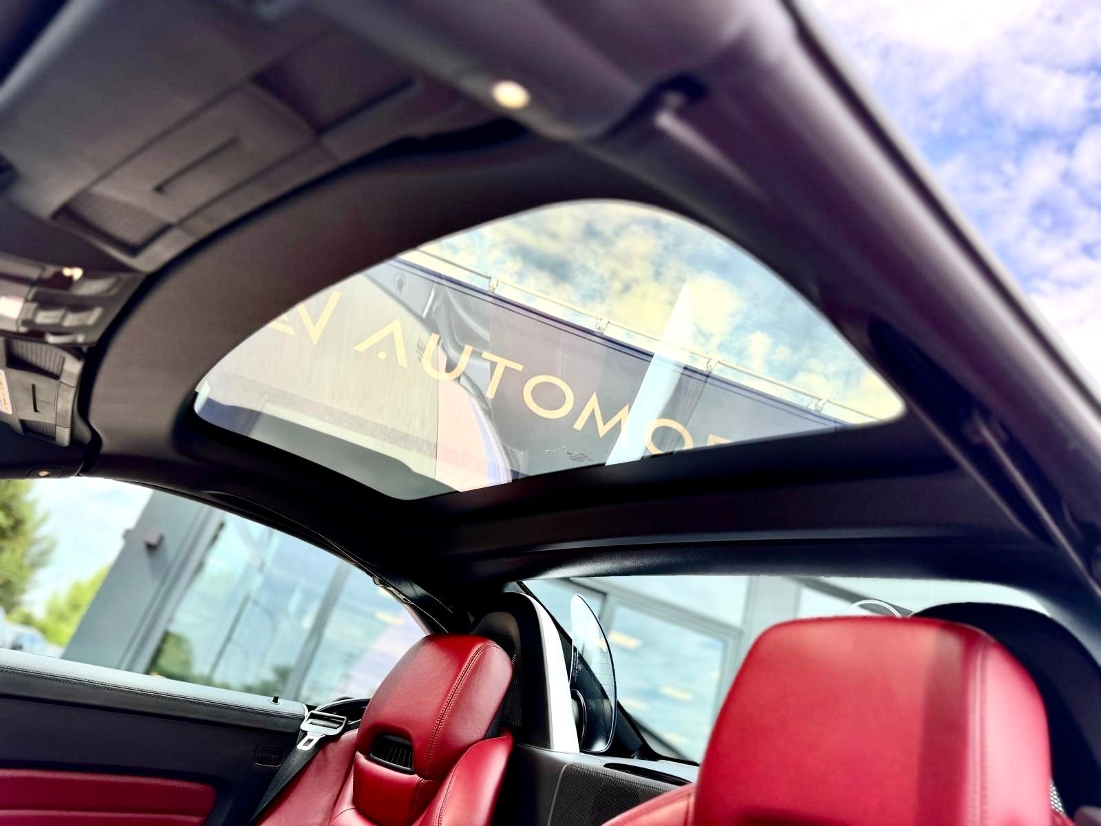 Fahrzeugabbildung Mercedes-Benz SLK 55 AMG MAGIC-SKY*AIRSCARF*BI-XENON+ILS*NAVI*
