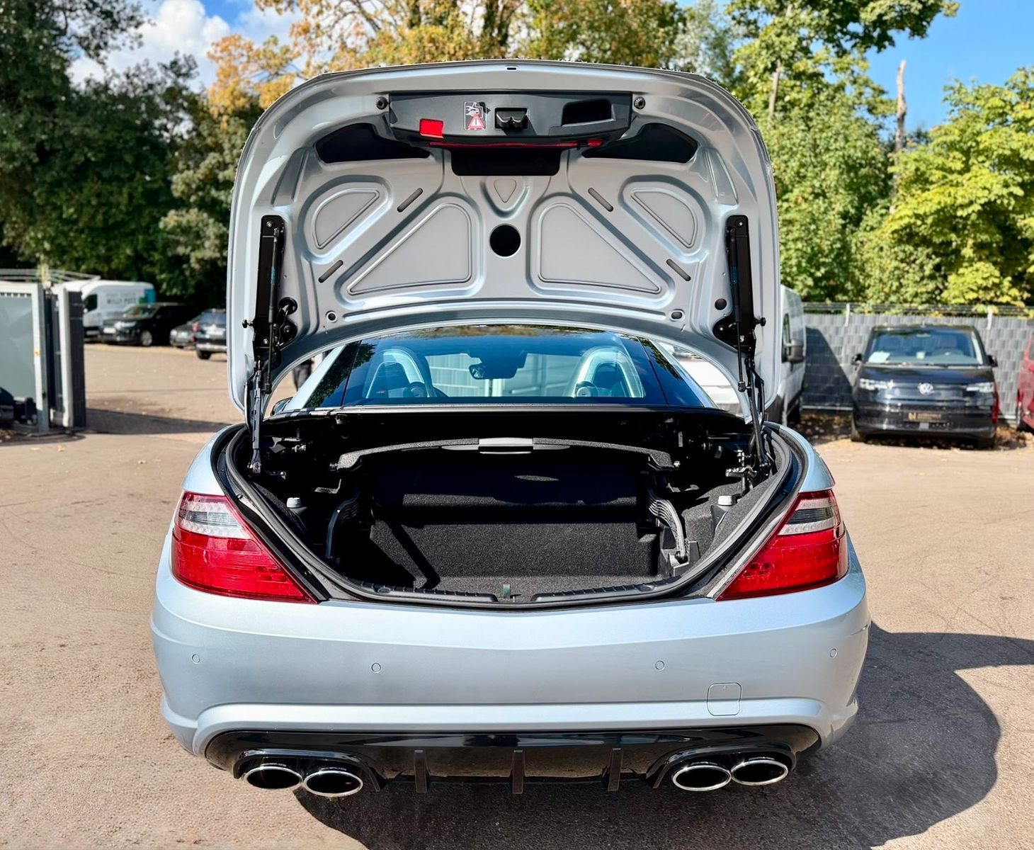 Fahrzeugabbildung Mercedes-Benz SLK 55 AMG MAGIC-SKY*AIRSCARF*BI-XENON+ILS*NAVI*
