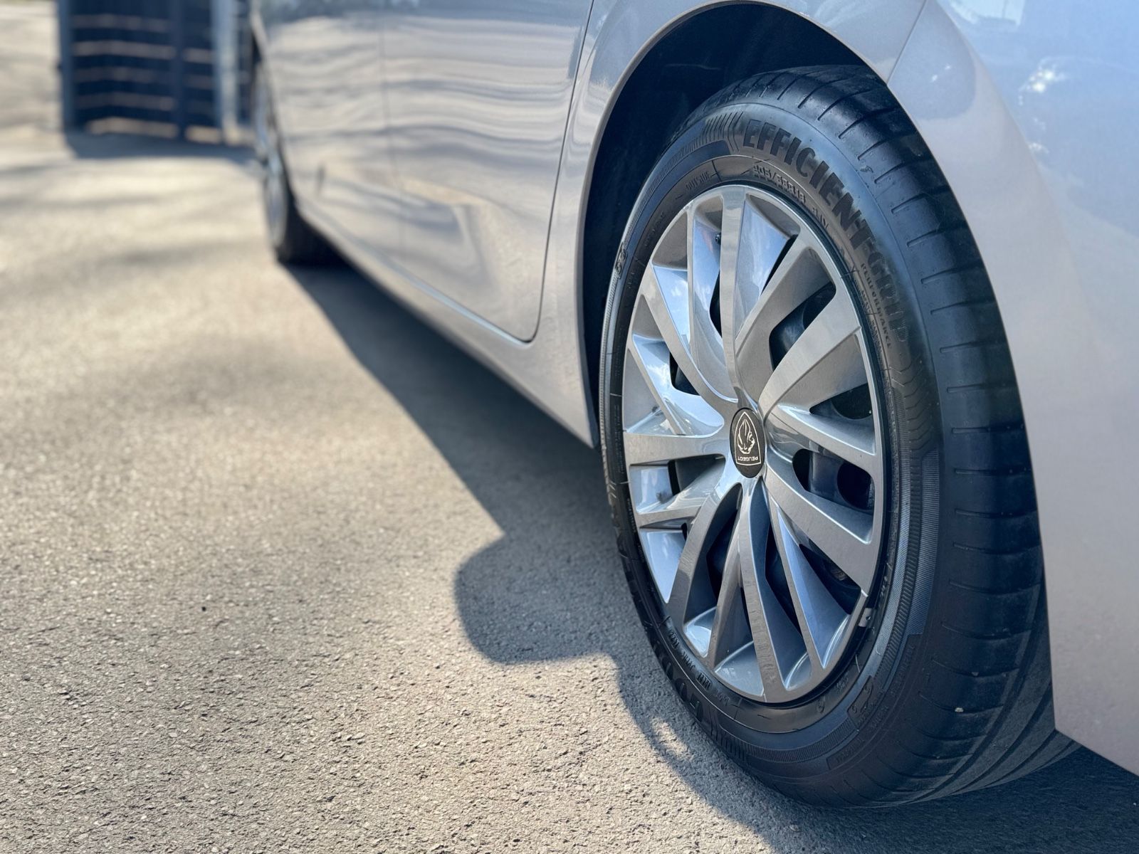 Fahrzeugabbildung Peugeot 308*NAVI*APPLE CAR*SHZ*KLIMA*26.TKM*EURO 6*