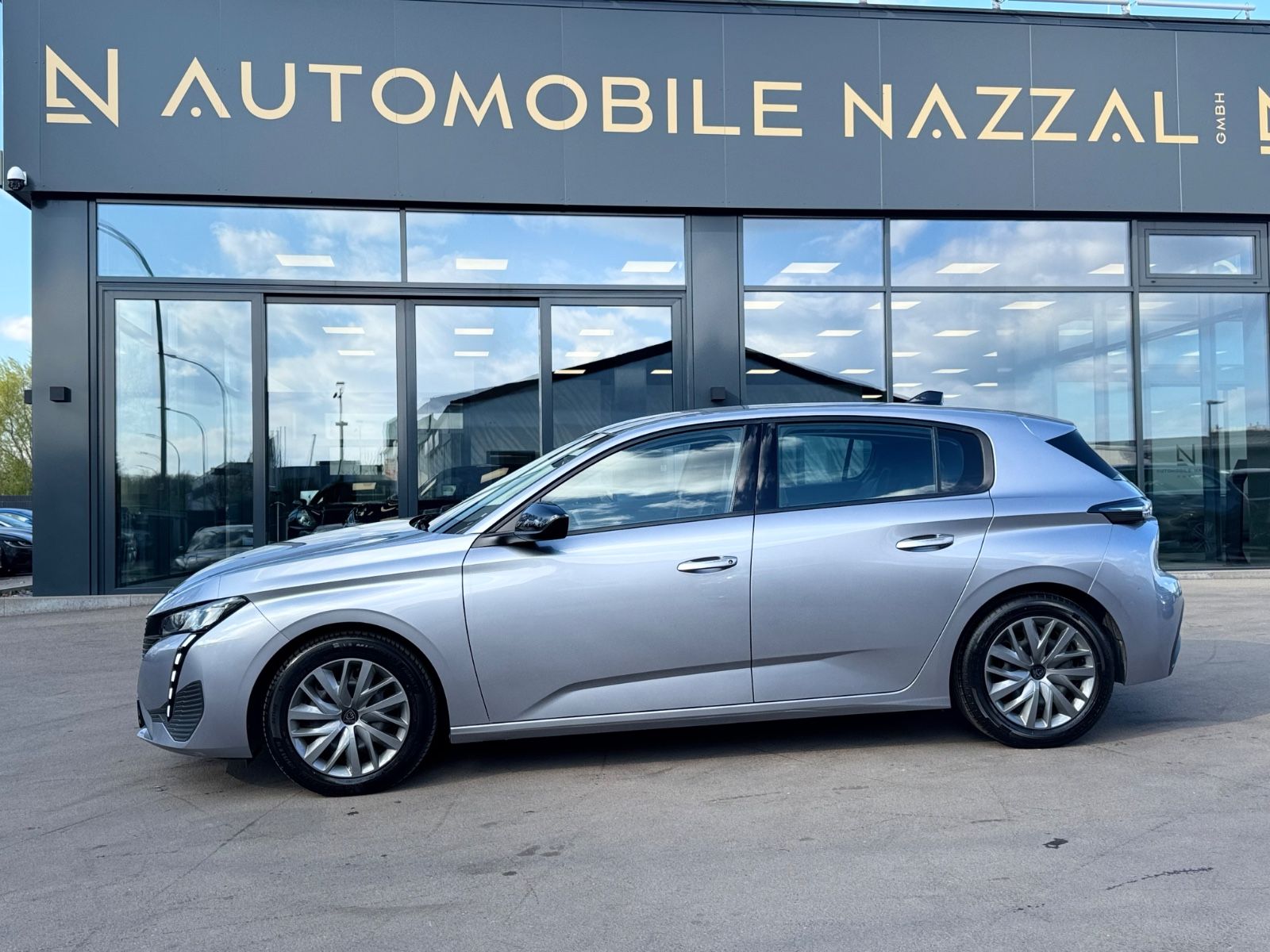Fahrzeugabbildung Peugeot 308*NAVI*APPLE CAR*SHZ*KLIMA*26.TKM*EURO 6*
