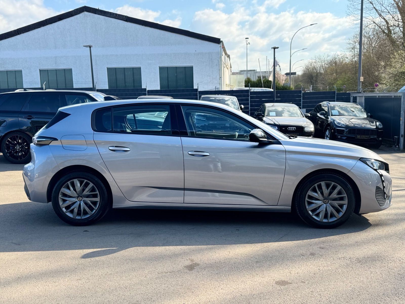 Fahrzeugabbildung Peugeot 308*NAVI*APPLE CAR*SHZ*KLIMA*26.TKM*EURO 6*