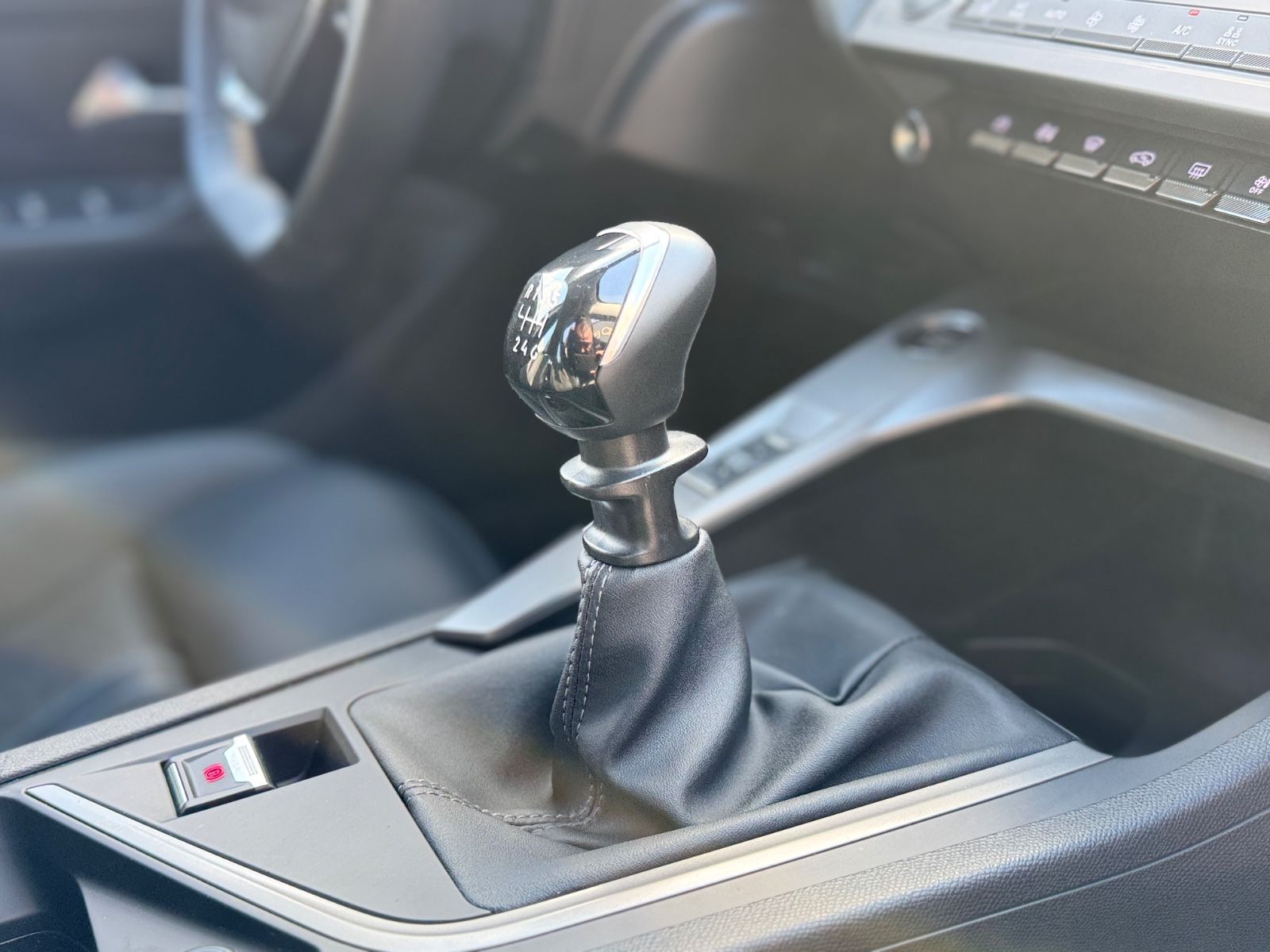 Fahrzeugabbildung Peugeot 308*NAVI*APPLE CAR*SHZ*KLIMA*26.TKM*EURO 6*