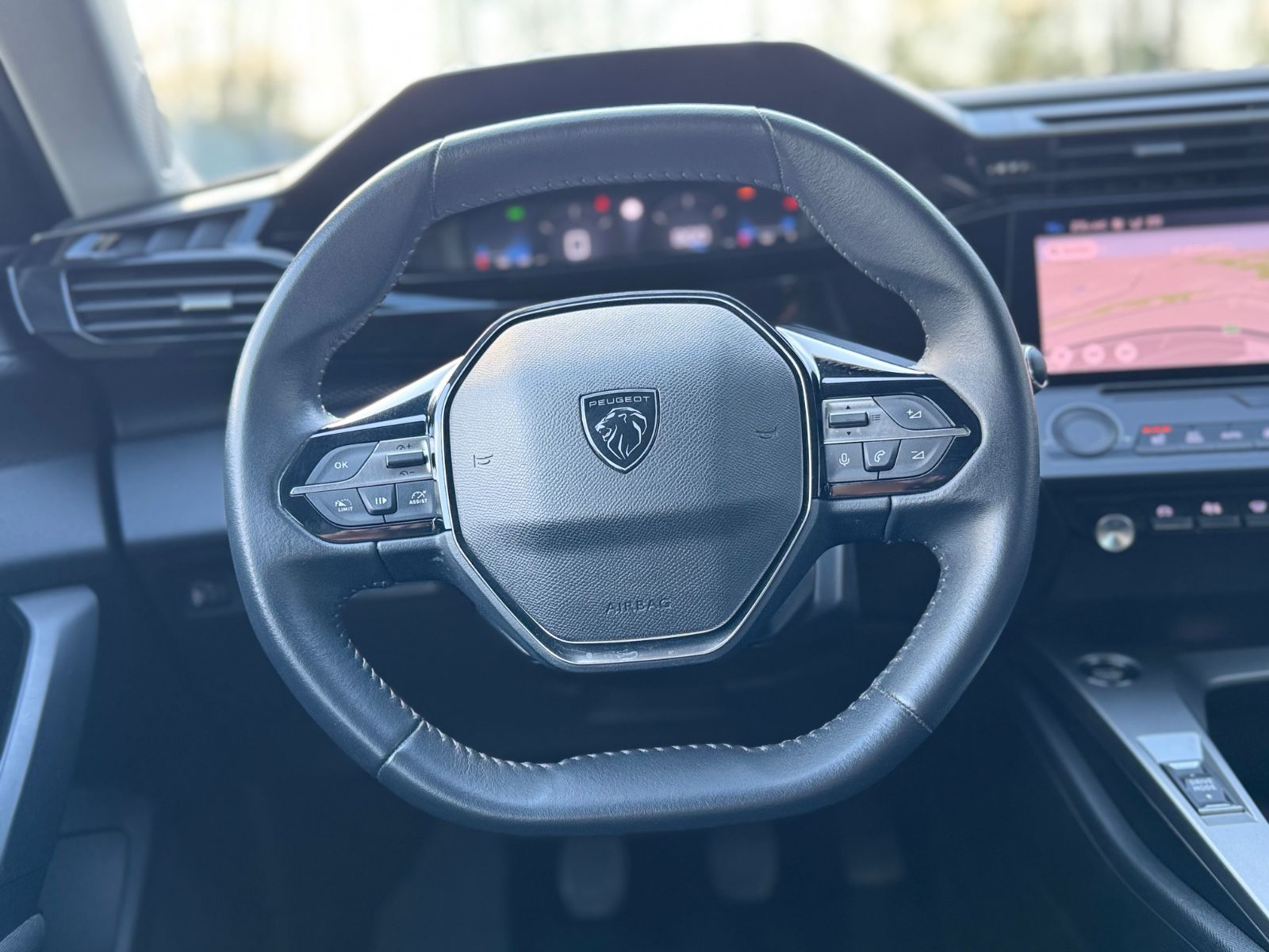 Fahrzeugabbildung Peugeot 308*NAVI*APPLE CAR*SHZ*KLIMA*26.TKM*EURO 6*