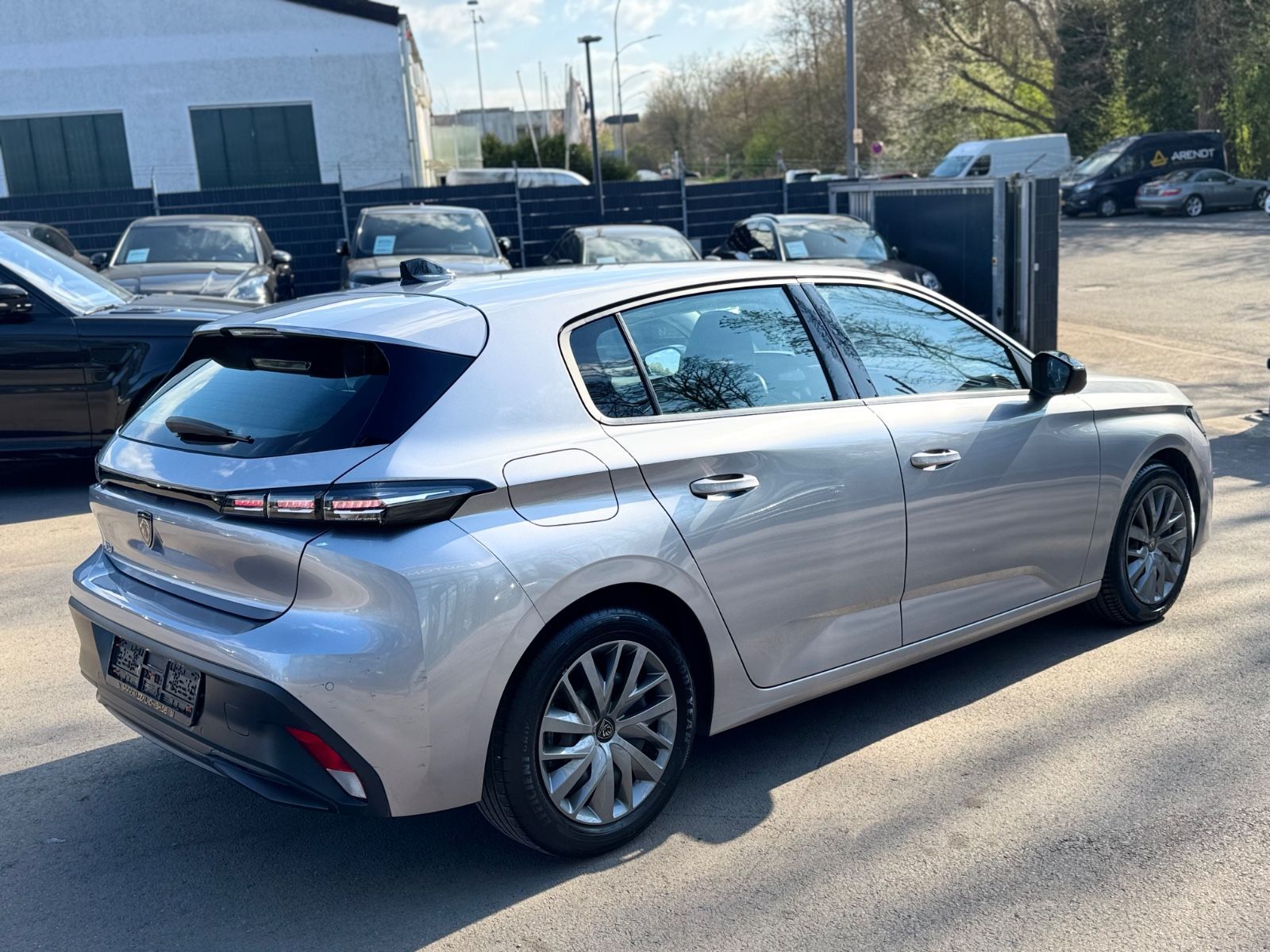 Fahrzeugabbildung Peugeot 308*NAVI*APPLE CAR*SHZ*KLIMA*26.TKM*EURO 6*