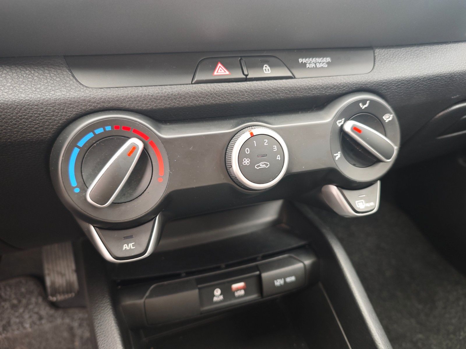 Fahrzeugabbildung Kia STONIC *NAVI*KAMERA*KLIMA*ALUFELGEN*