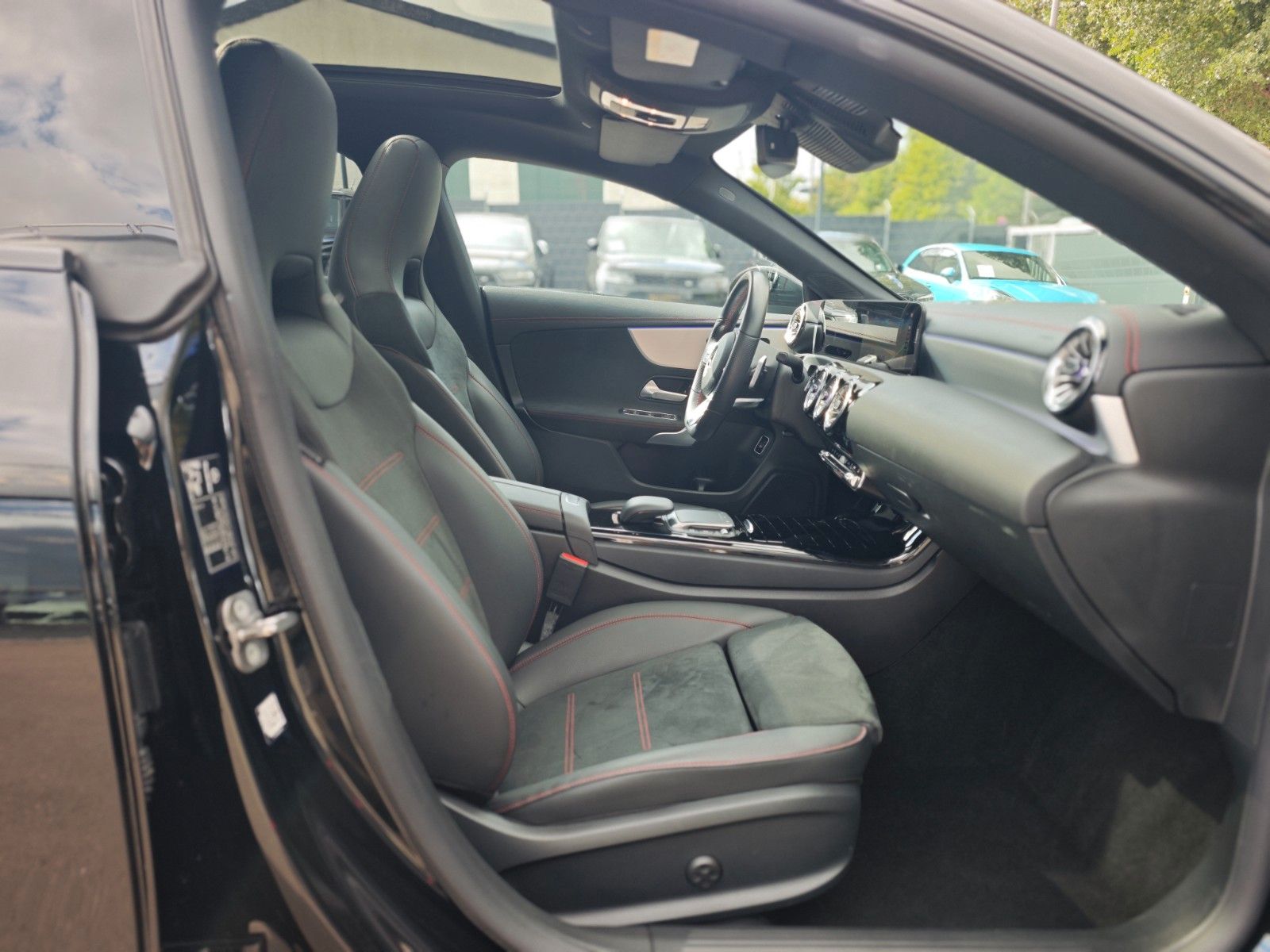 Fahrzeugabbildung Mercedes-Benz CLA 200 SHOOTING BRAKE*AMG-LINE*PANO*360 VIEW*