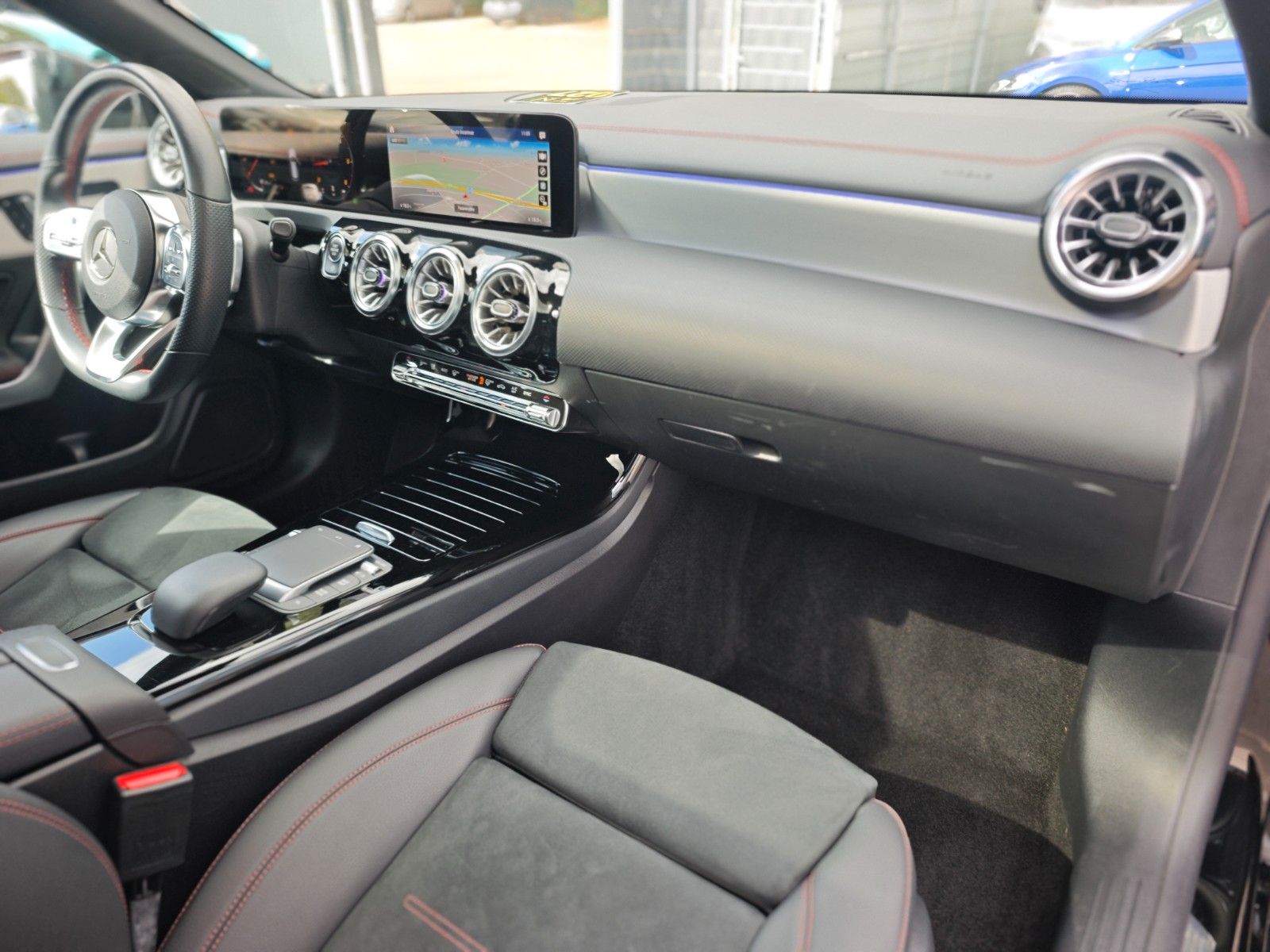Fahrzeugabbildung Mercedes-Benz CLA 200 SHOOTING BRAKE*AMG-LINE*PANO*360 VIEW*