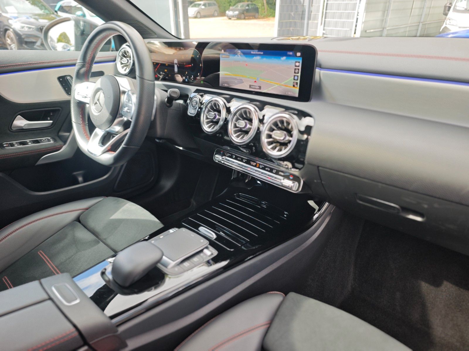 Fahrzeugabbildung Mercedes-Benz CLA 200 SHOOTING BRAKE*AMG-LINE*PANO*360 VIEW*