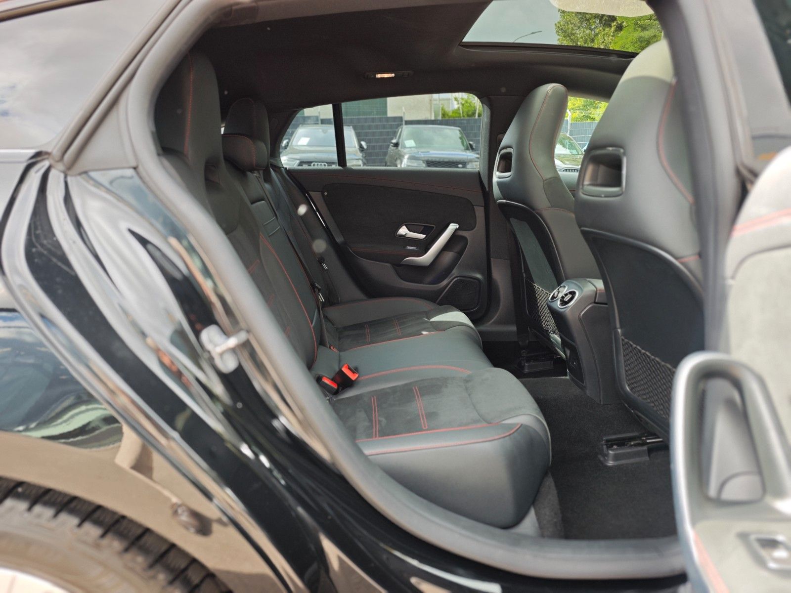 Fahrzeugabbildung Mercedes-Benz CLA 200 SHOOTING BRAKE*AMG-LINE*PANO*360 VIEW*