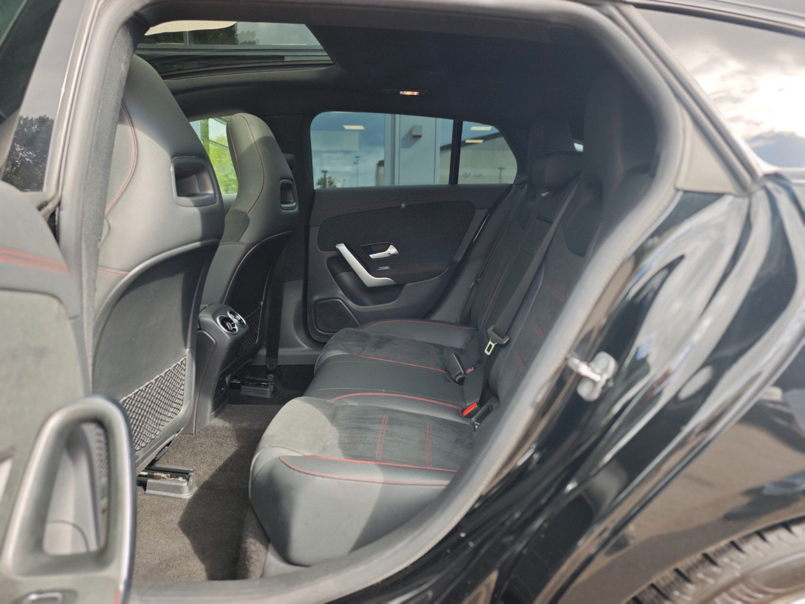 Fahrzeugabbildung Mercedes-Benz CLA 200 SHOOTING BRAKE*AMG-LINE*PANO*360 VIEW*