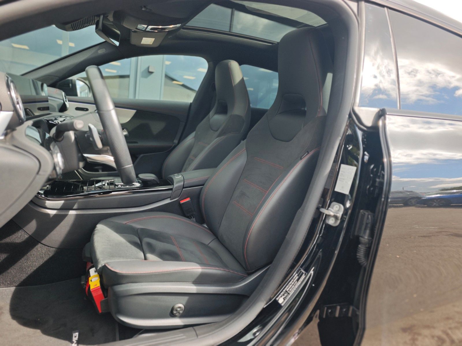 Fahrzeugabbildung Mercedes-Benz CLA 200 SHOOTING BRAKE*AMG-LINE*PANO*360 VIEW*
