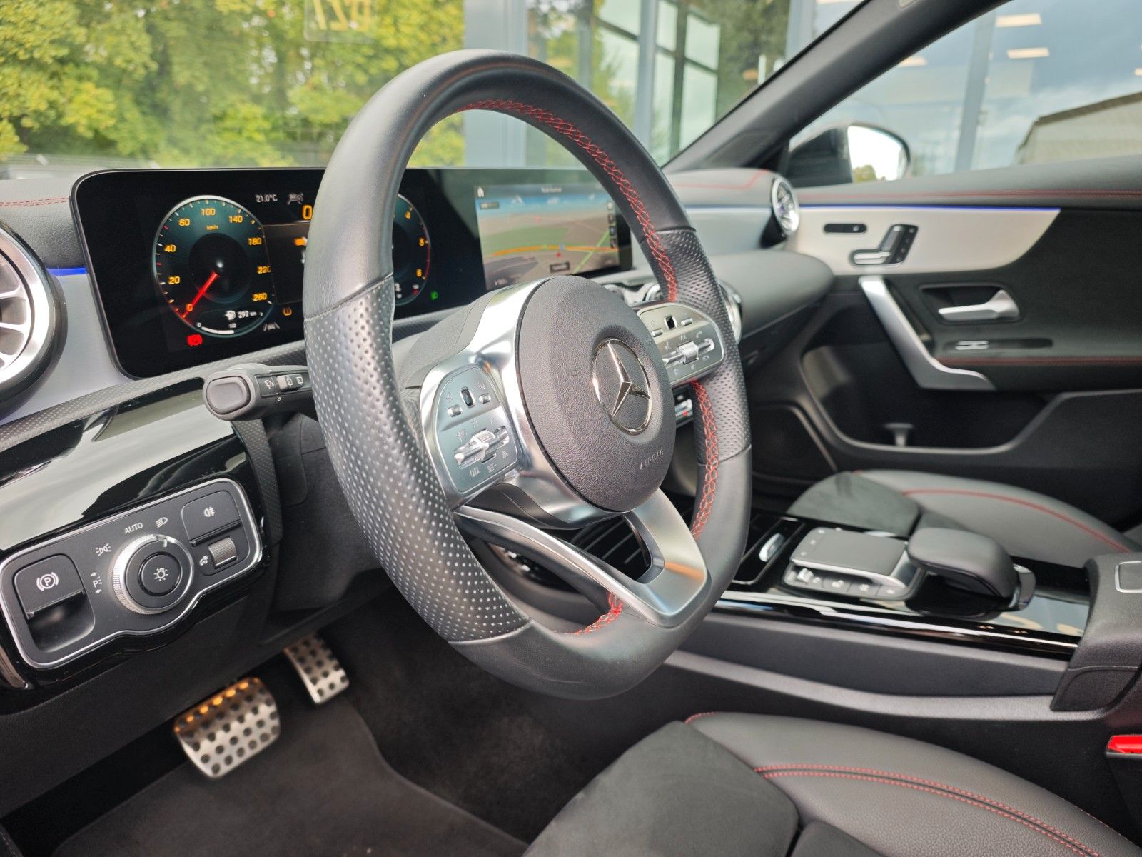 Fahrzeugabbildung Mercedes-Benz CLA 200 SHOOTING BRAKE*AMG-LINE*PANO*360 VIEW*