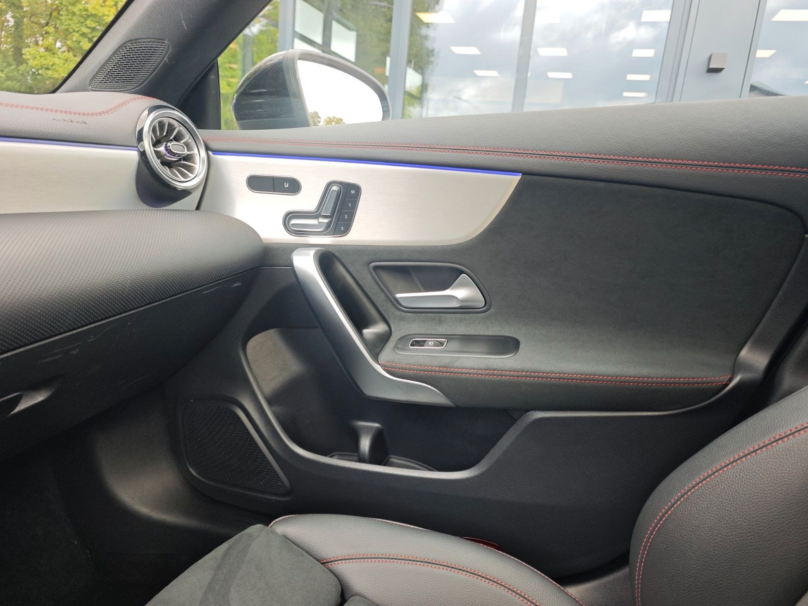 Fahrzeugabbildung Mercedes-Benz CLA 200 SHOOTING BRAKE*AMG-LINE*PANO*360 VIEW*
