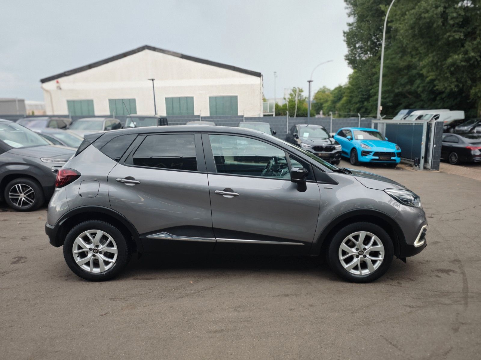 Fahrzeugabbildung Renault CAPTUR LIMITED*NAVI*SHZ*PDC*BLUETOOTH*