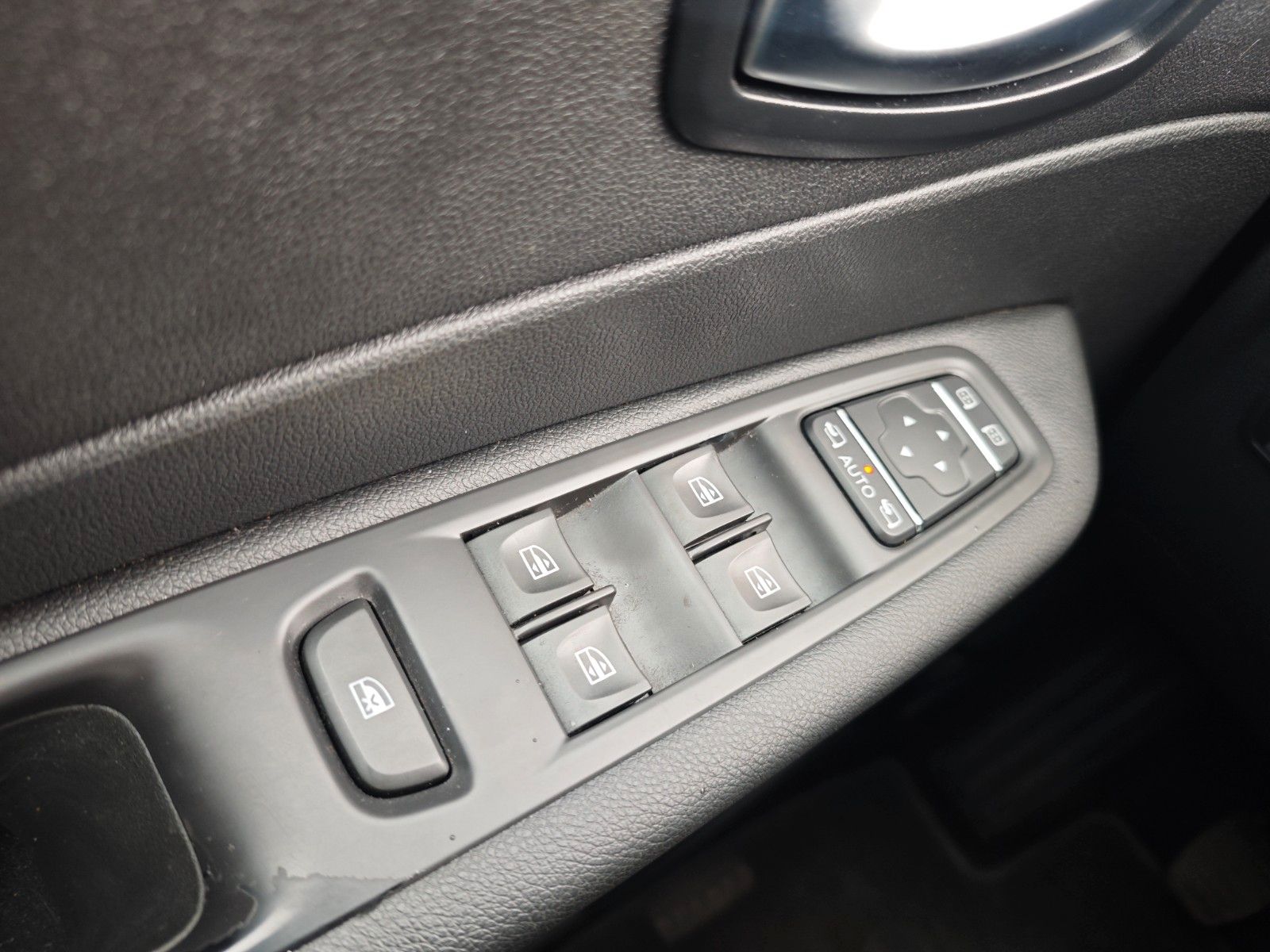 Fahrzeugabbildung Renault CAPTUR LIMITED*NAVI*SHZ*PDC*BLUETOOTH*