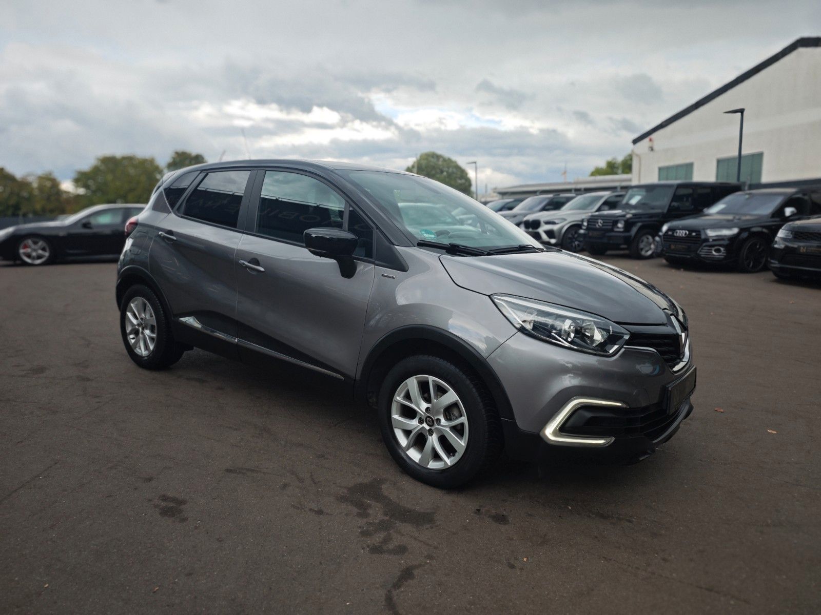 Fahrzeugabbildung Renault CAPTUR LIMITED*NAVI*SHZ*PDC*BLUETOOTH*