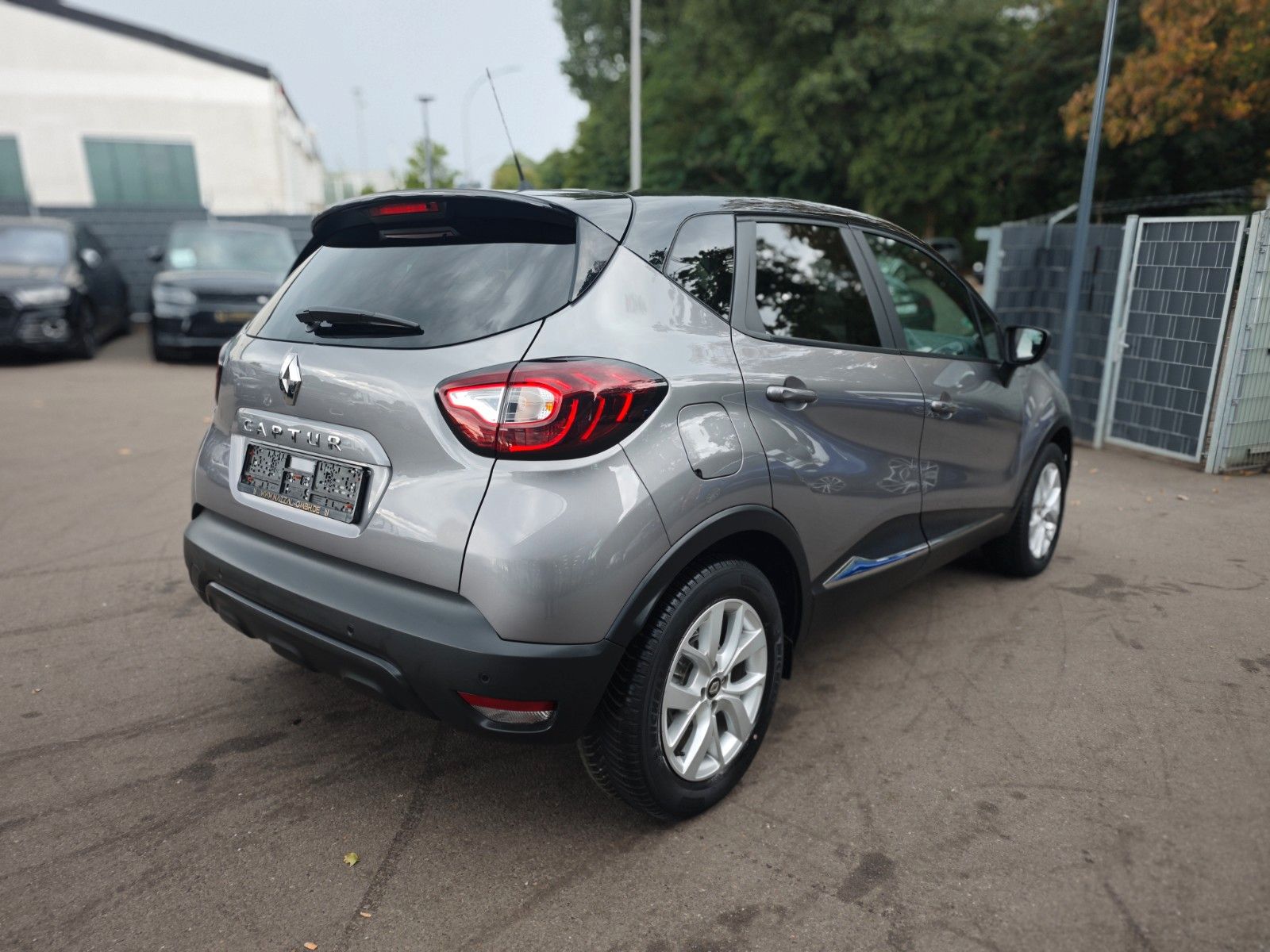 Fahrzeugabbildung Renault CAPTUR LIMITED*NAVI*SHZ*PDC*BLUETOOTH*