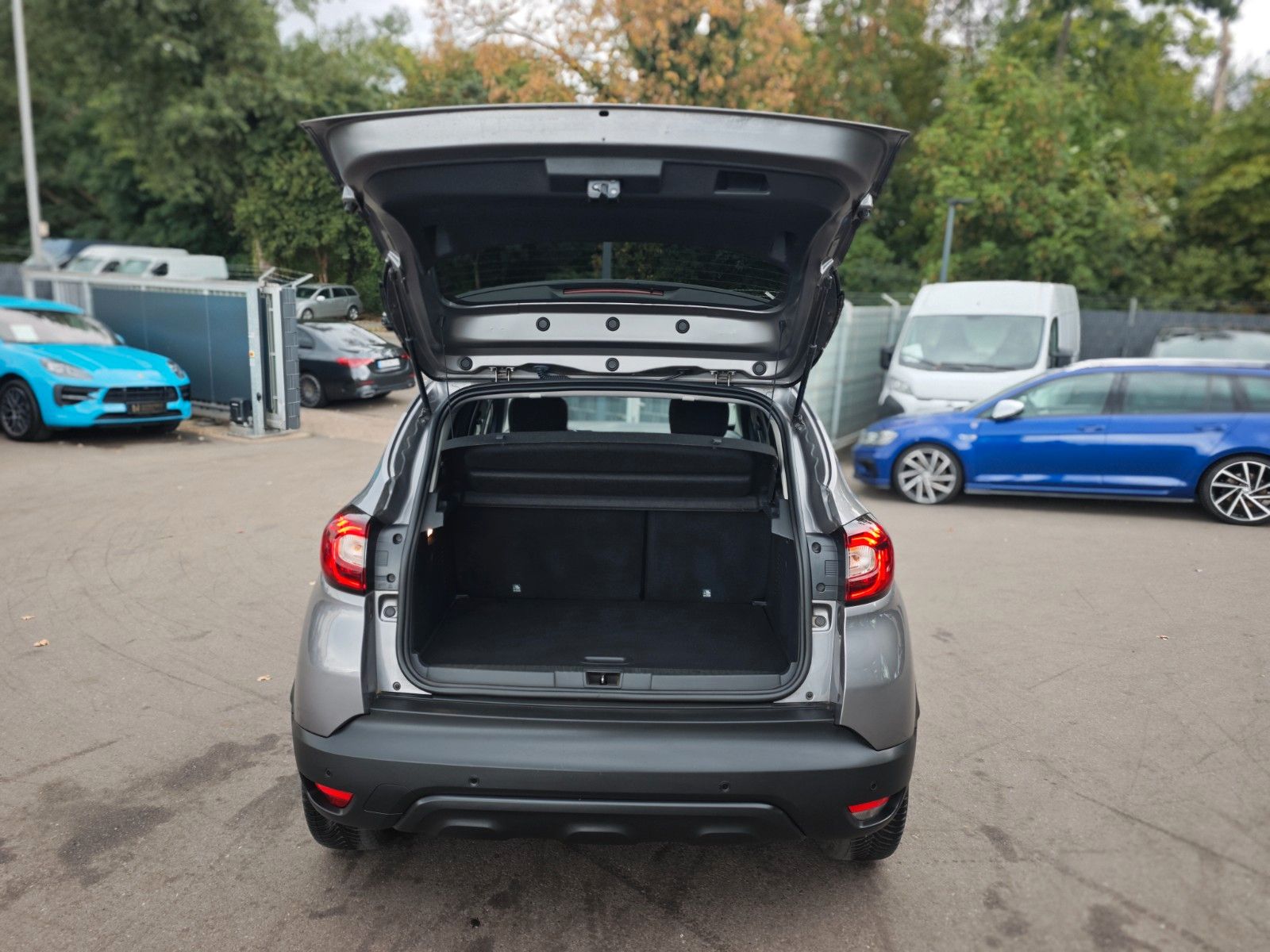 Fahrzeugabbildung Renault CAPTUR LIMITED*NAVI*SHZ*PDC*BLUETOOTH*