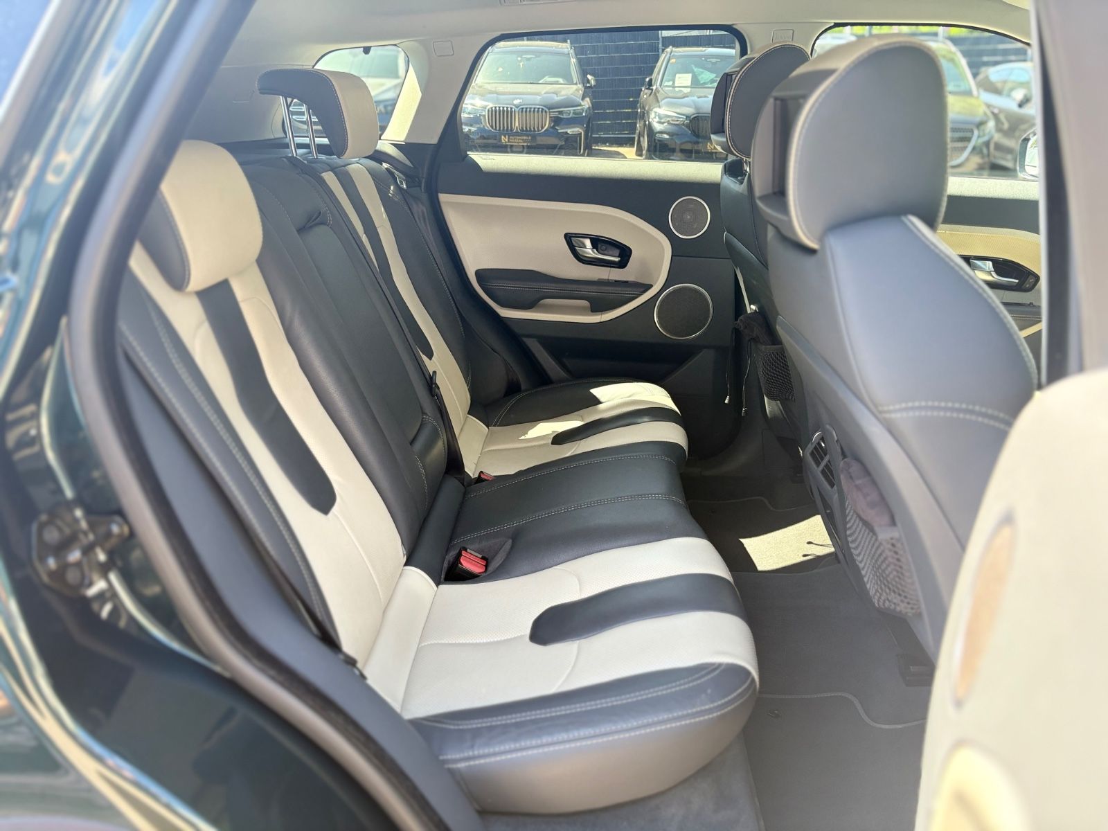 Fahrzeugabbildung Land Rover RANGE ROVER EVOQUE SD *DYNAMIC*PANORAMA*LEDER*