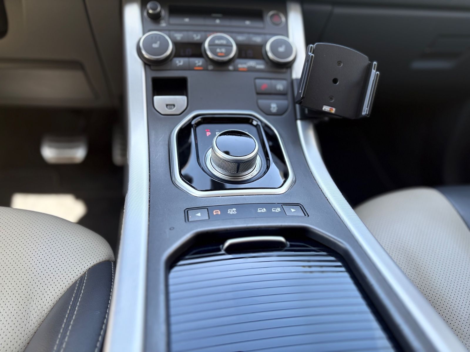 Fahrzeugabbildung Land Rover RANGE ROVER EVOQUE SD *DYNAMIC*PANORAMA*LEDER*