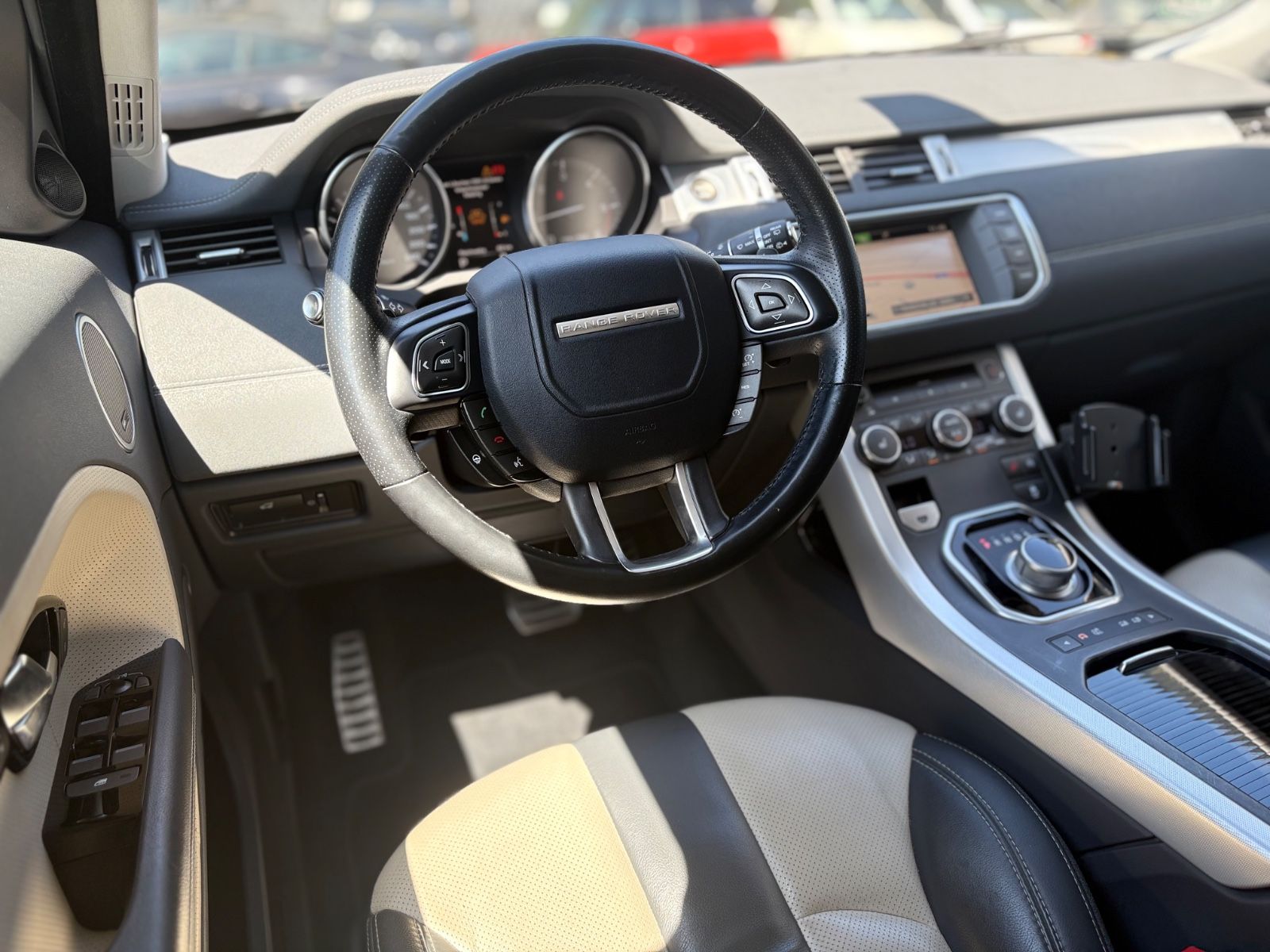 Fahrzeugabbildung Land Rover RANGE ROVER EVOQUE SD *DYNAMIC*PANORAMA*LEDER*