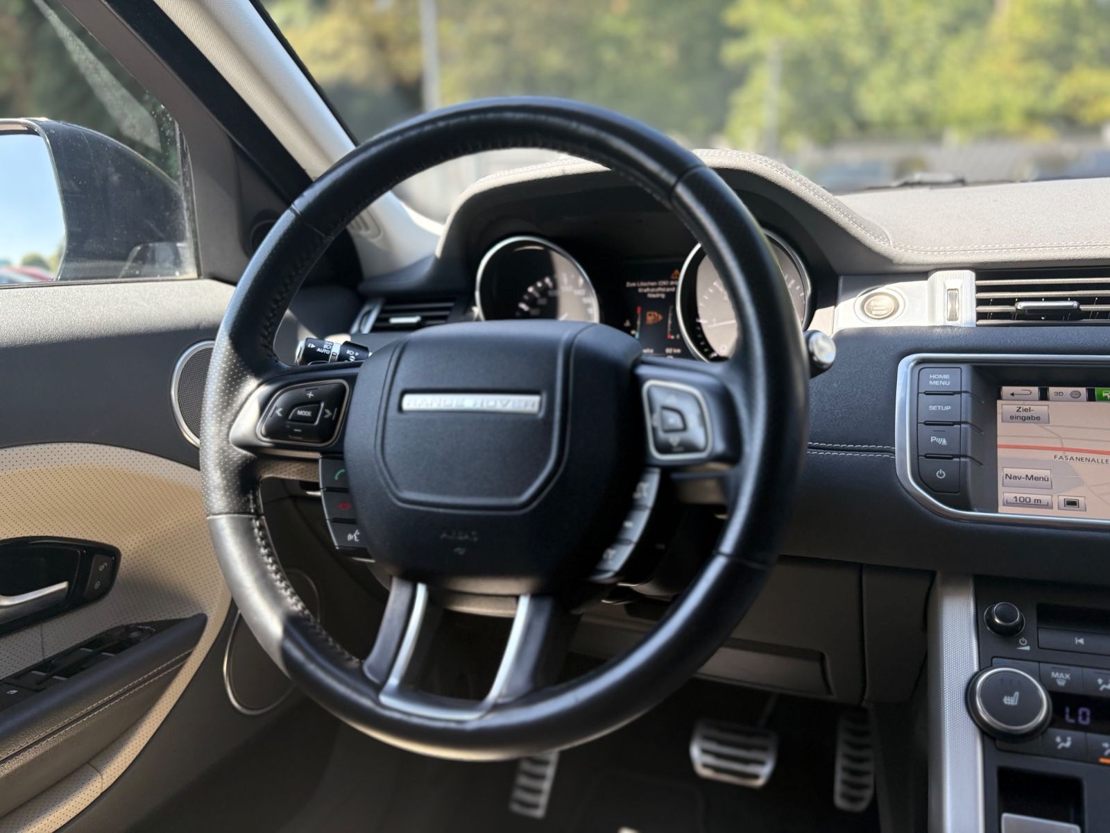 Fahrzeugabbildung Land Rover RANGE ROVER EVOQUE SD *DYNAMIC*PANORAMA*LEDER*