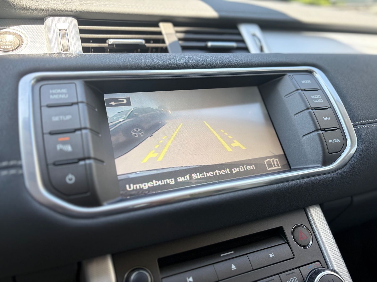 Fahrzeugabbildung Land Rover RANGE ROVER EVOQUE SD *DYNAMIC*PANORAMA*LEDER*